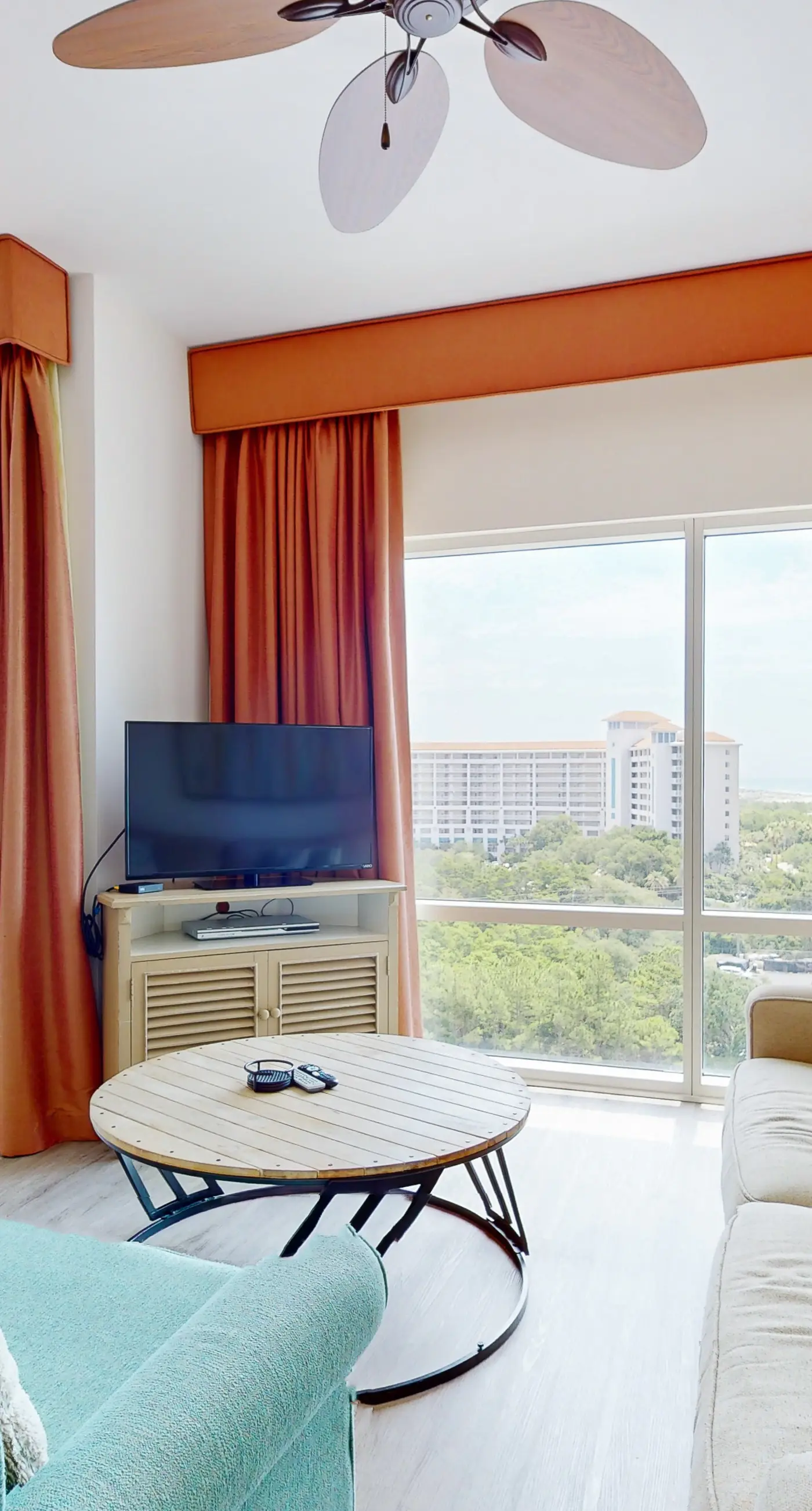 9th-floor condo with lagoon pool, hot tub & large balcony