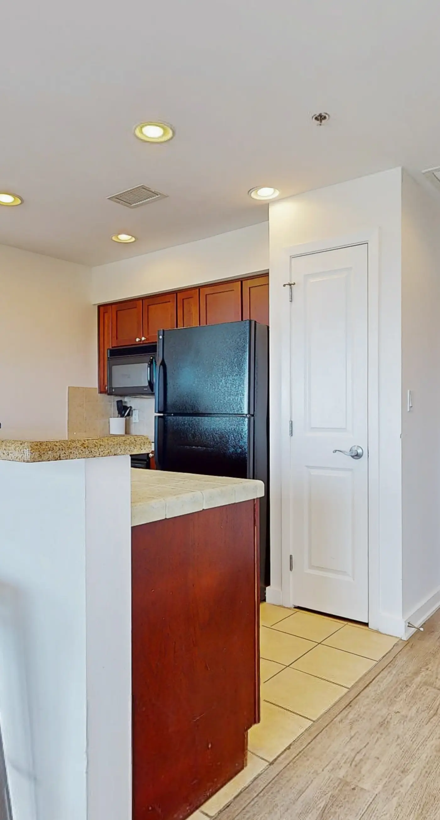 9th-floor condo with lagoon pool, hot tub & large balcony