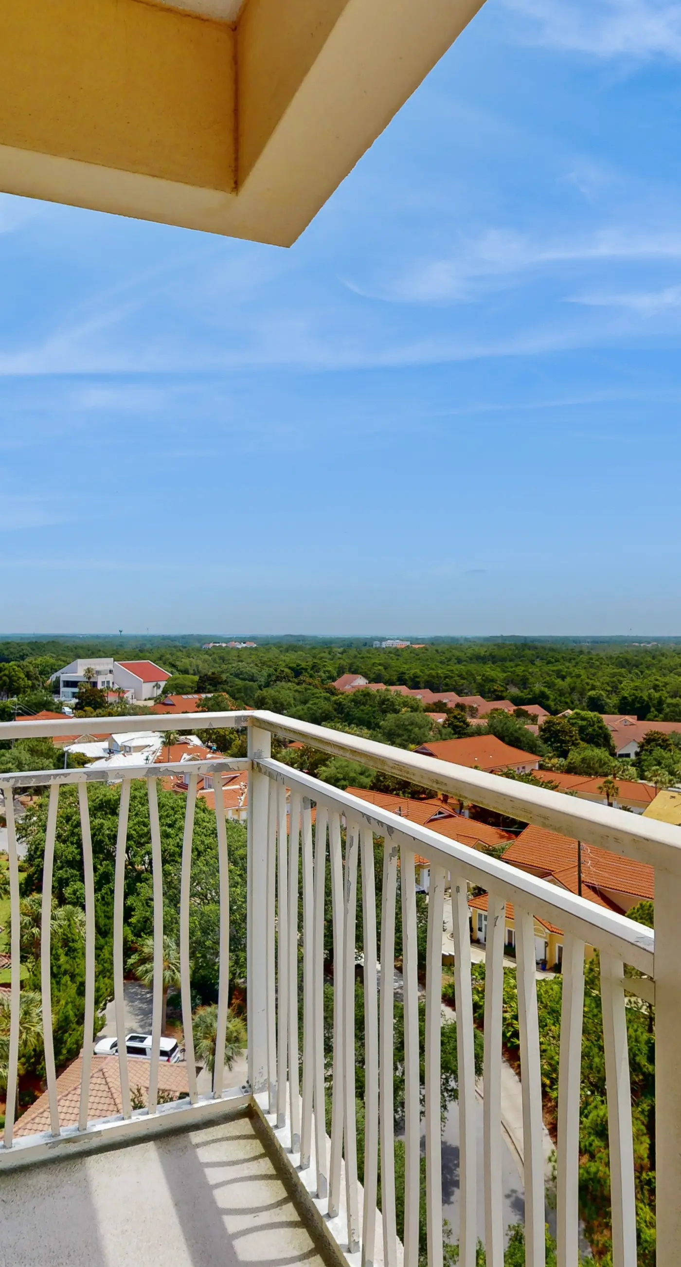 9th-floor condo with lagoon pool, hot tub & large balcony