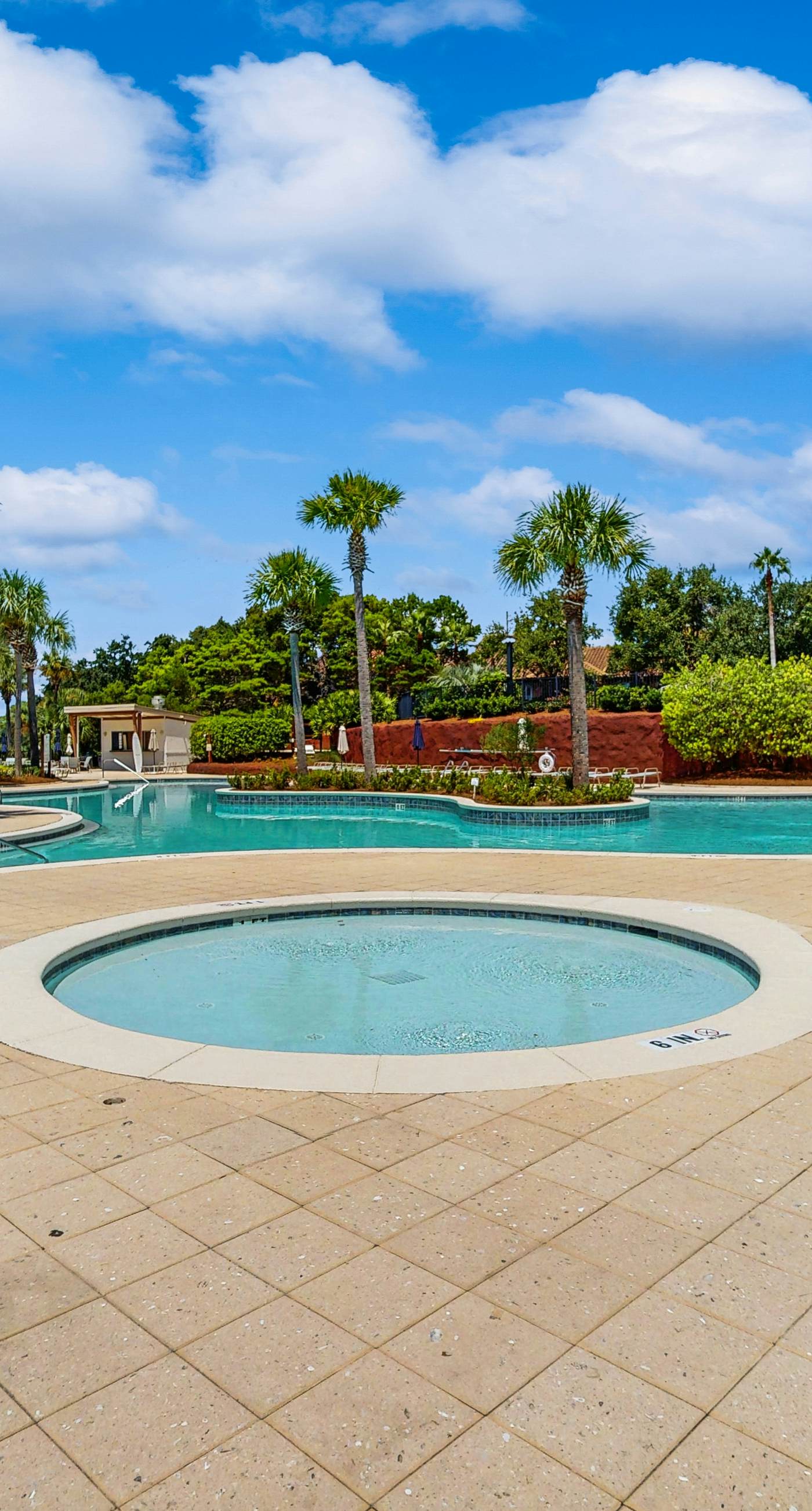 Cozy studio  with beachview, shared pool, Wifi & hot tub