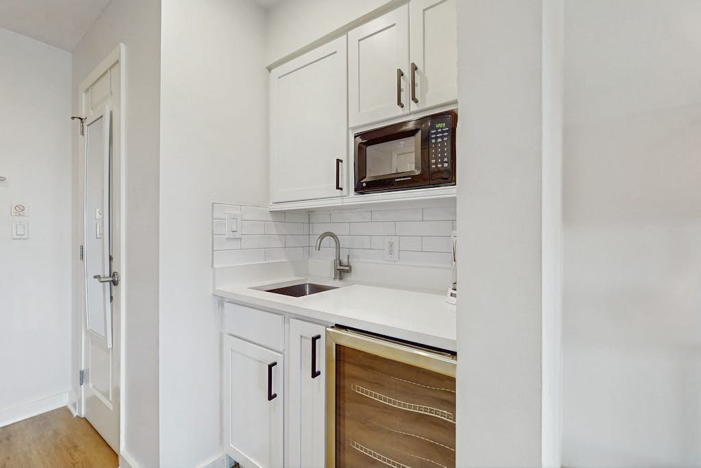 Cozy studio  with beachview, shared pool, Wifi & hot tub
