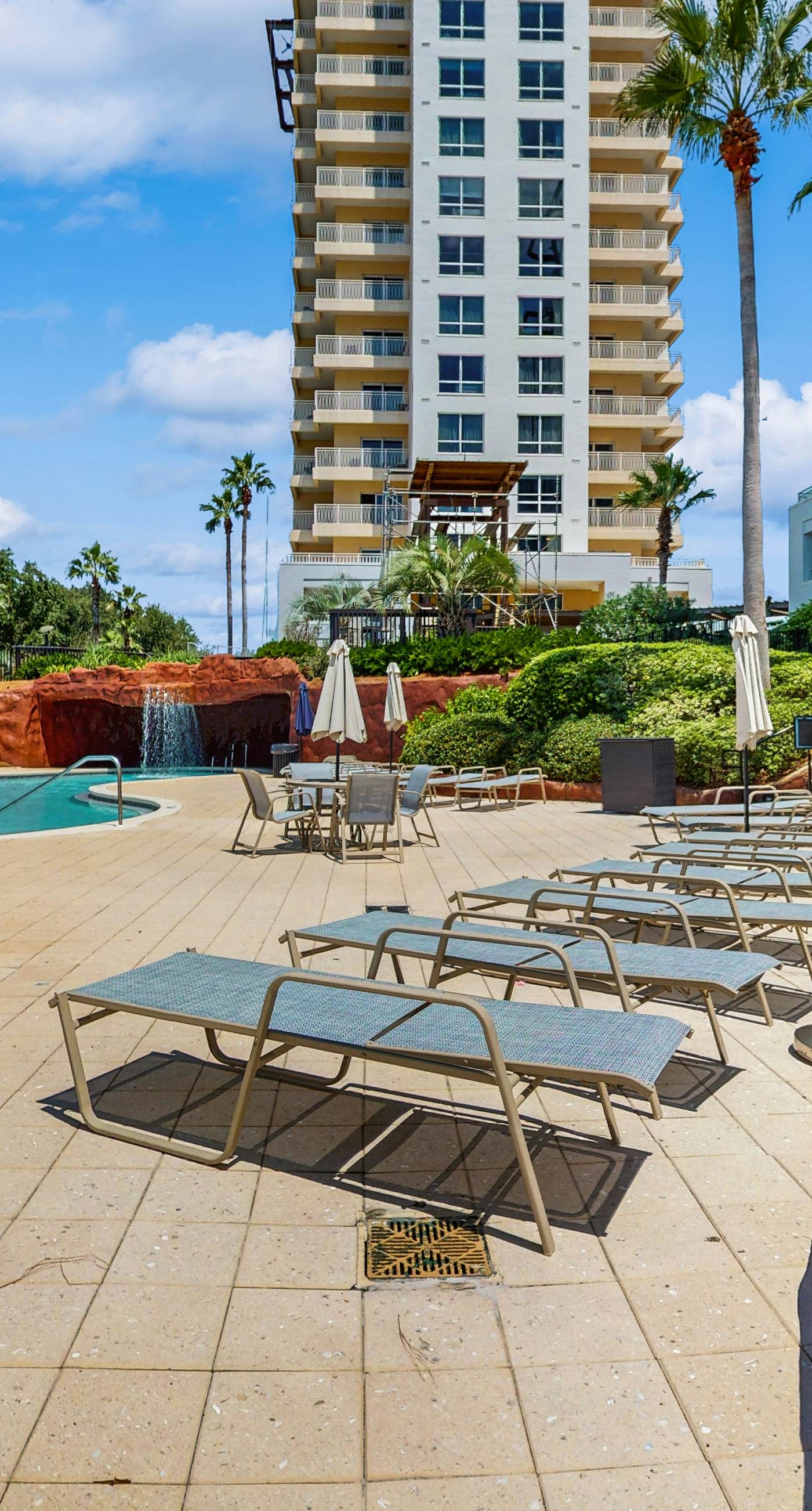 Cozy studio  with beachview, shared pool, Wifi & hot tub