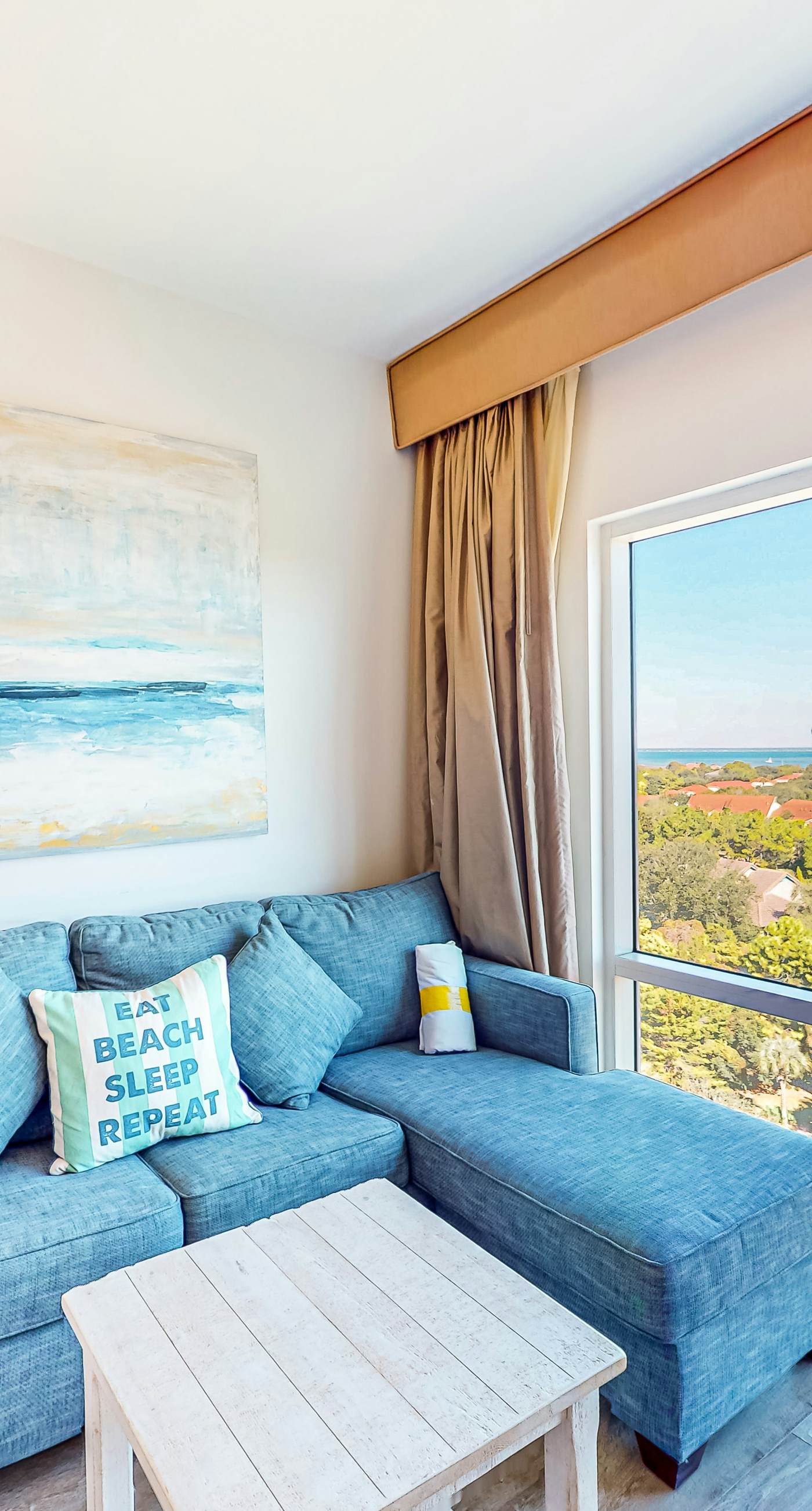 9th-floor studio with heated pool & beach access