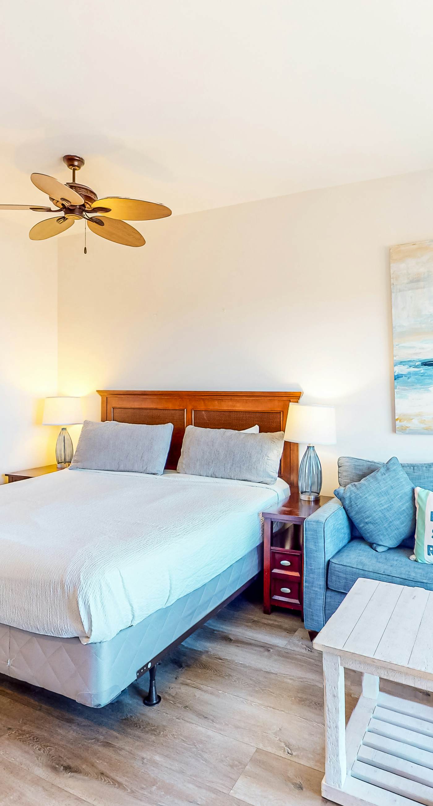 9th-floor studio with heated pool & beach access