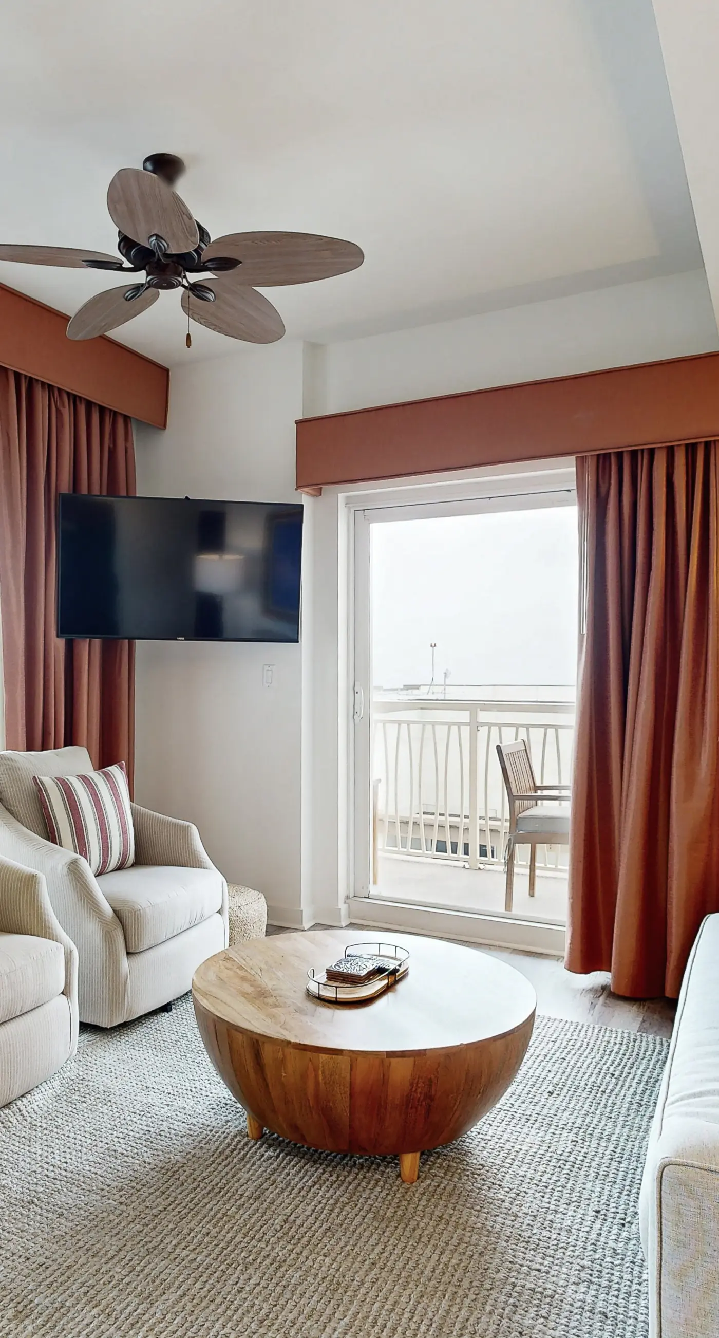 Gulf-view condo w/ corner balcony, shared pool, hot tub & easy beach access