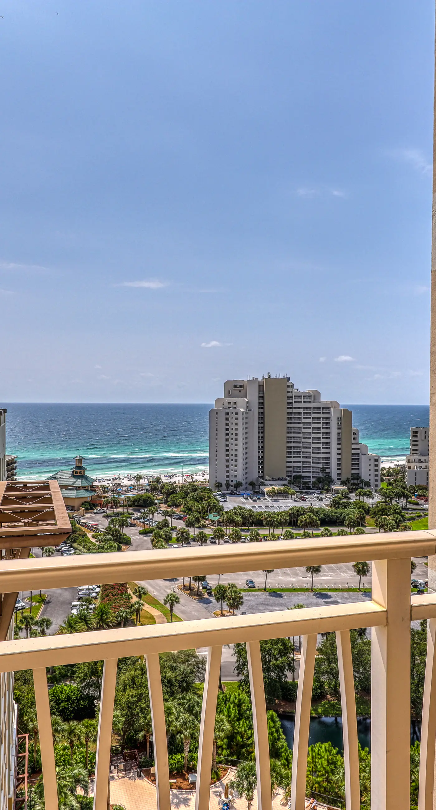 Gulf-view condo w/ corner balcony, shared pool, hot tub & easy beach access