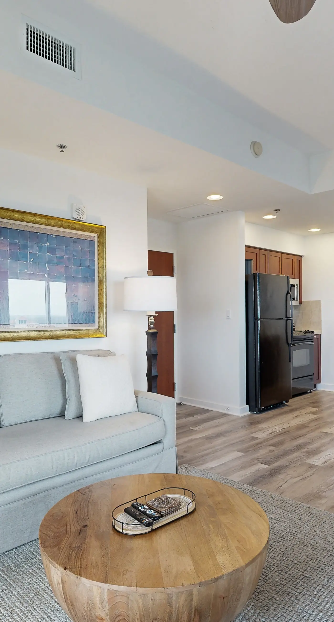 Gulf-view condo w/ corner balcony, shared pool, hot tub & easy beach access