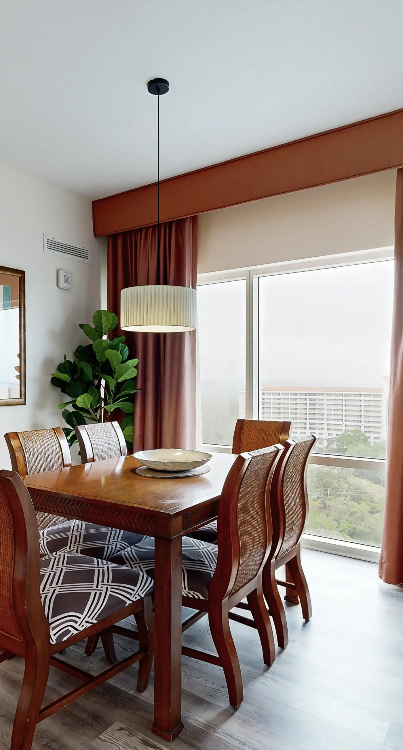 Gulf-view condo w/ corner balcony, shared pool, hot tub & easy beach access