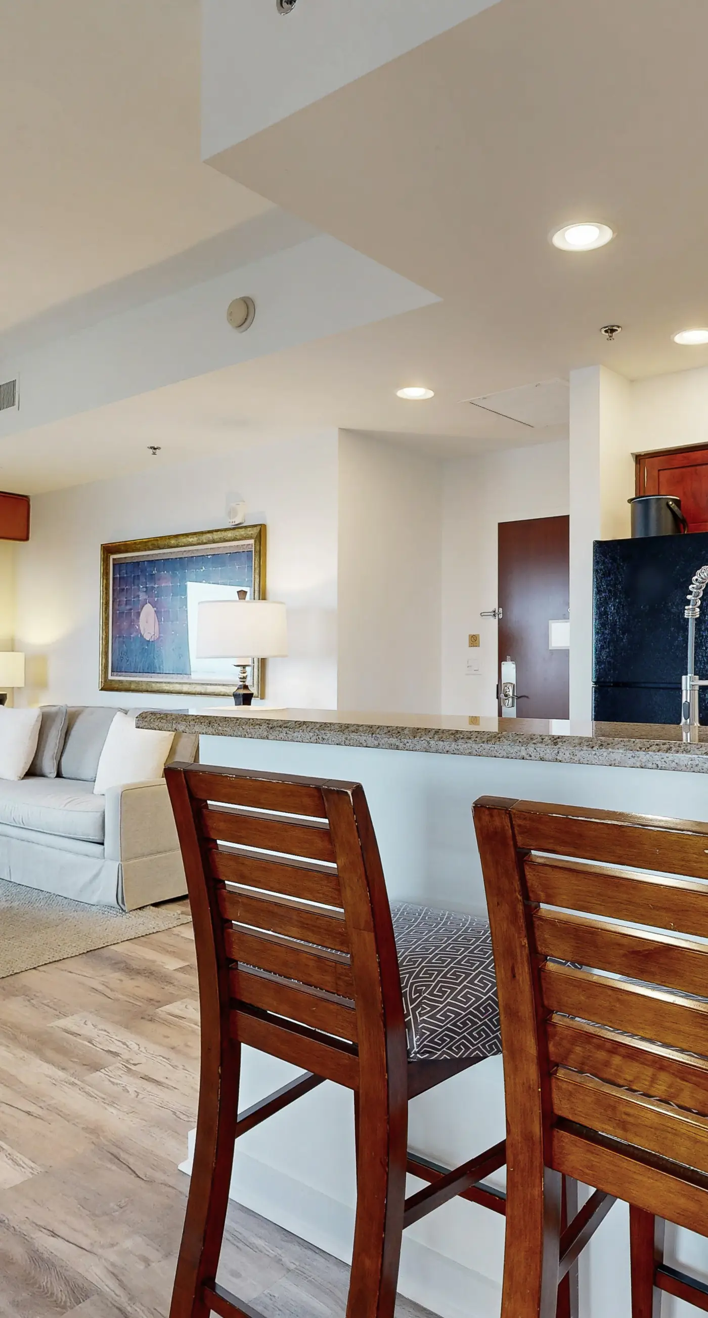 Gulf-view condo w/ corner balcony, shared pool, hot tub & easy beach access