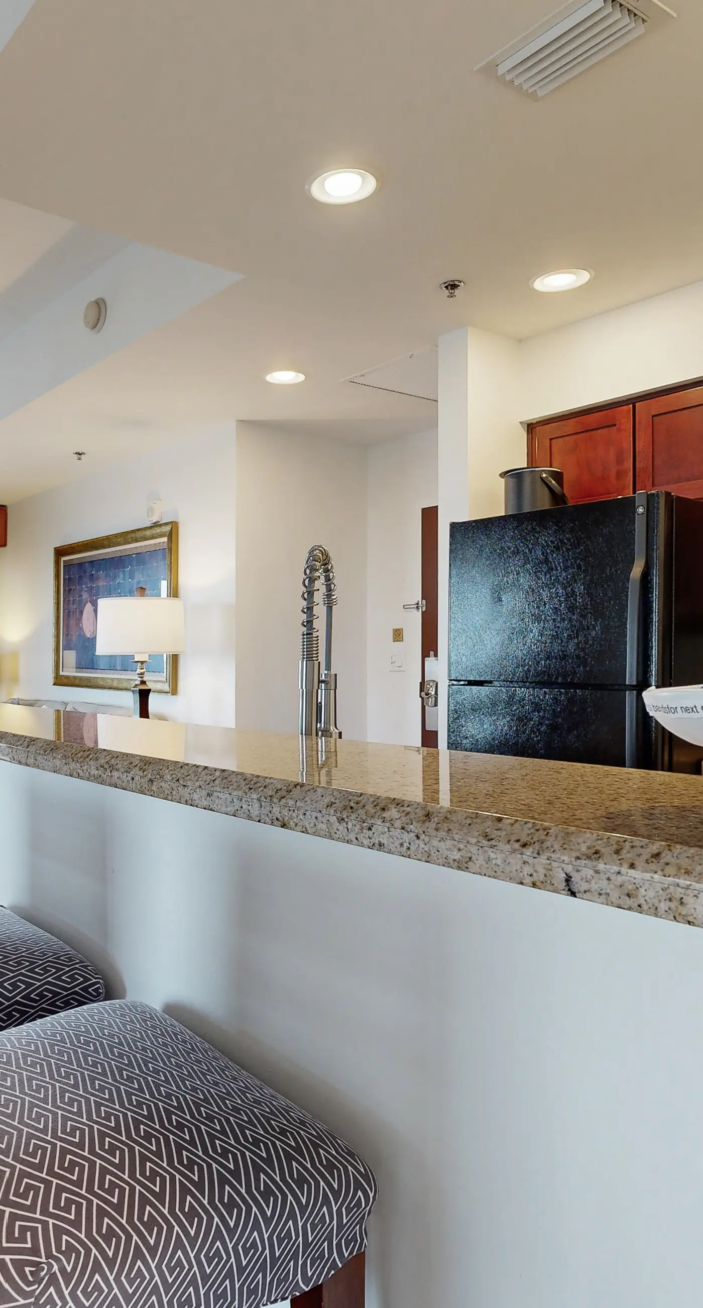 Gulf-view condo w/ corner balcony, shared pool, hot tub & easy beach access