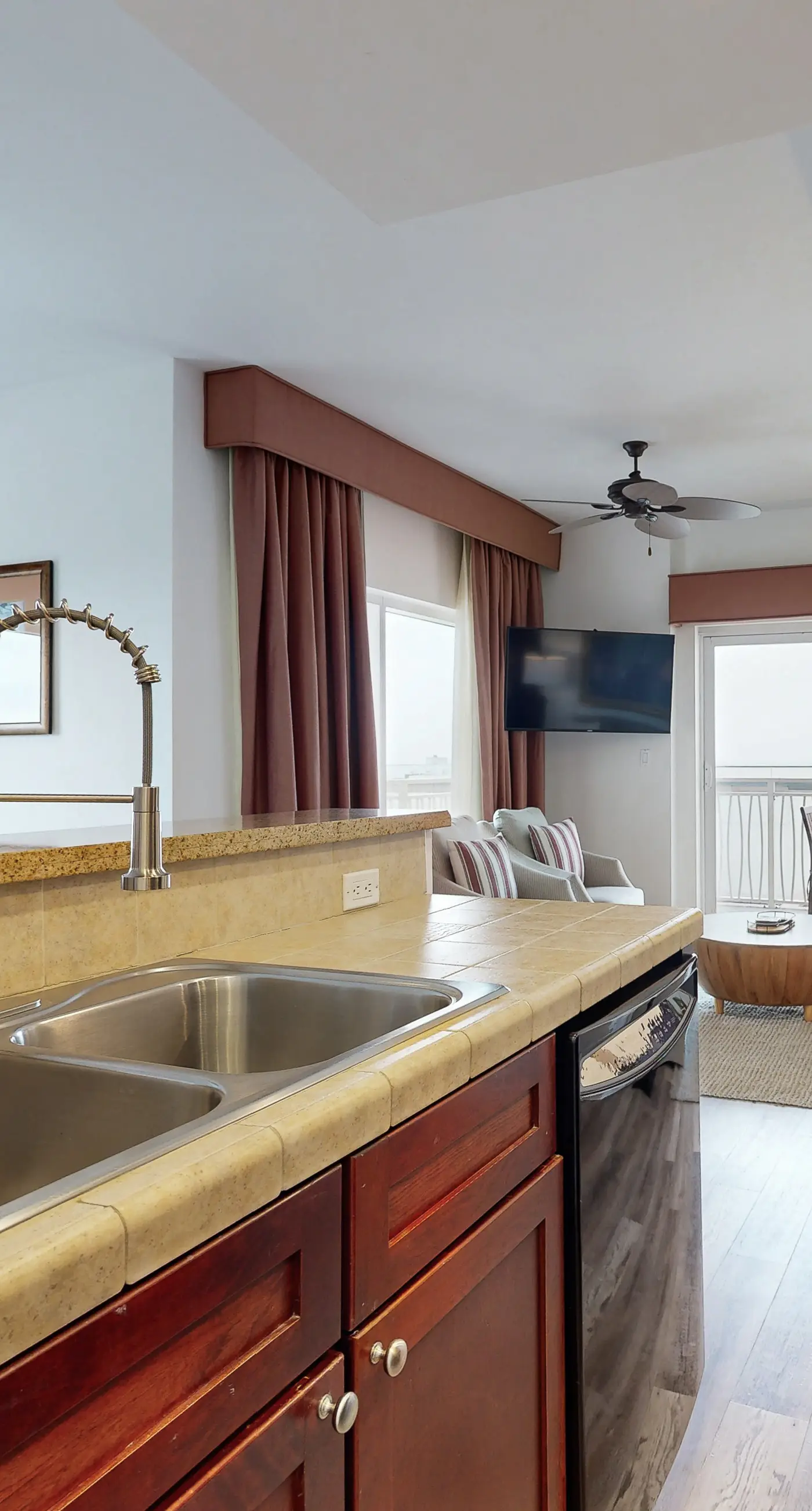 Gulf-view condo w/ corner balcony, shared pool, hot tub & easy beach access