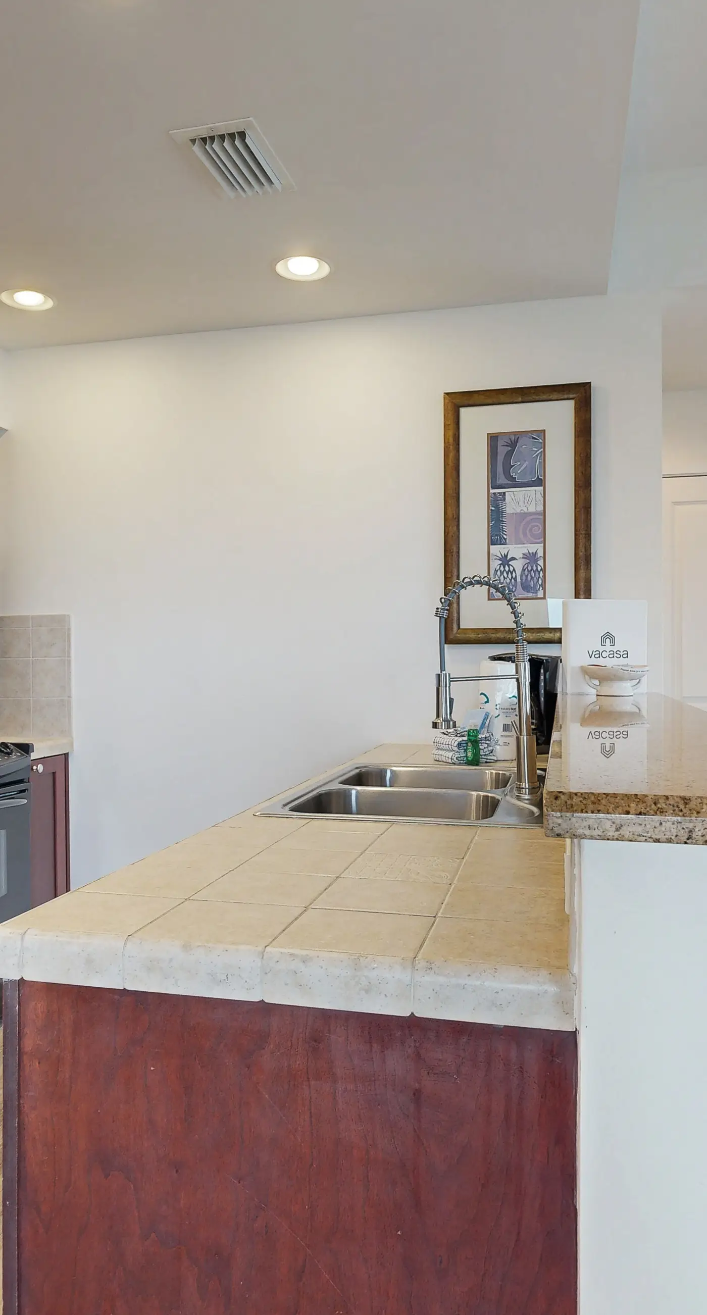 Gulf-view condo w/ corner balcony, shared pool, hot tub & easy beach access