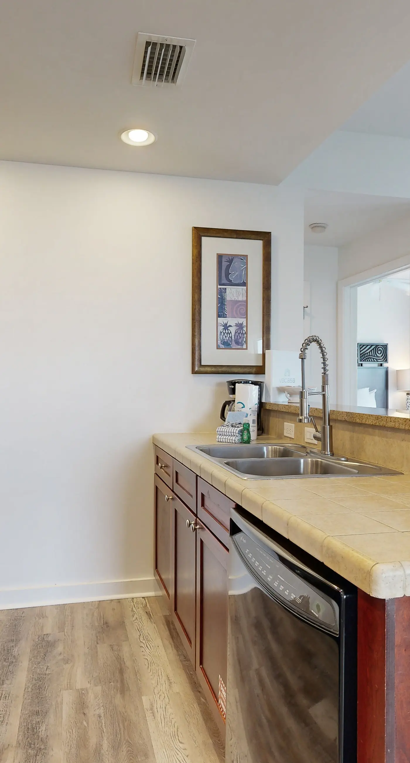 Gulf-view condo w/ corner balcony, shared pool, hot tub & easy beach access