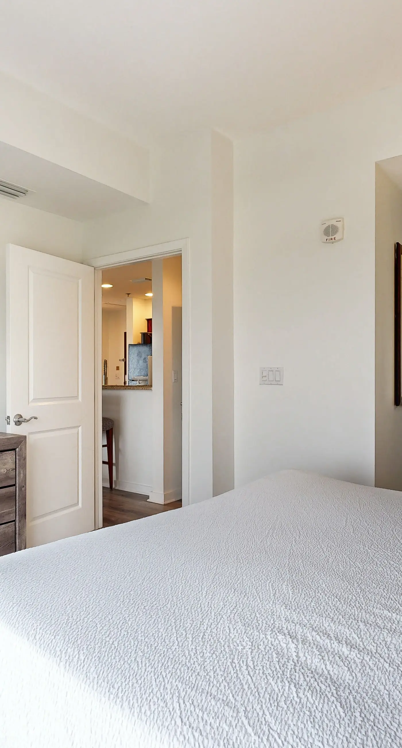 Gulf-view condo w/ corner balcony, shared pool, hot tub & easy beach access