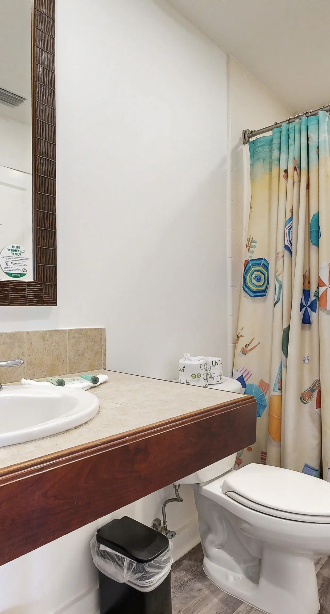 Gulf-view condo w/ corner balcony, shared pool, hot tub & easy beach access