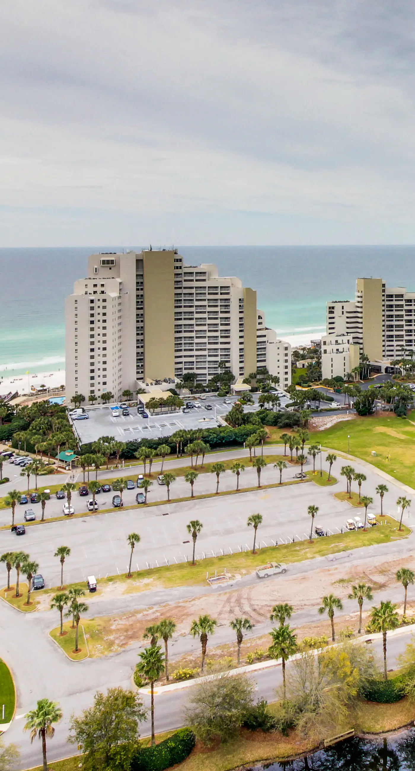 Gulf-view condo w/ corner balcony, shared pool, hot tub & easy beach access