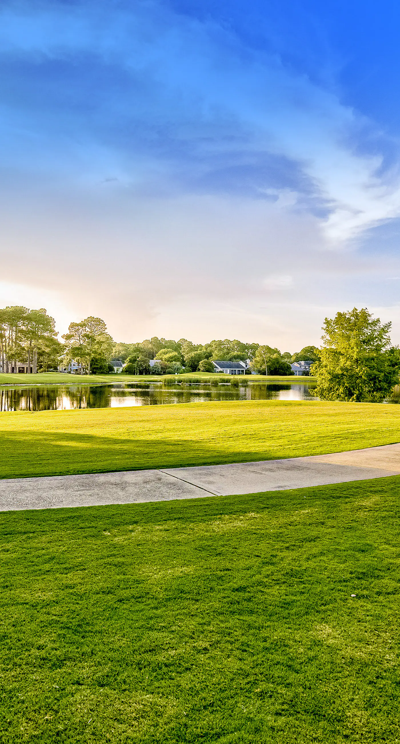 Gulf-view condo w/ corner balcony, shared pool, hot tub & easy beach access