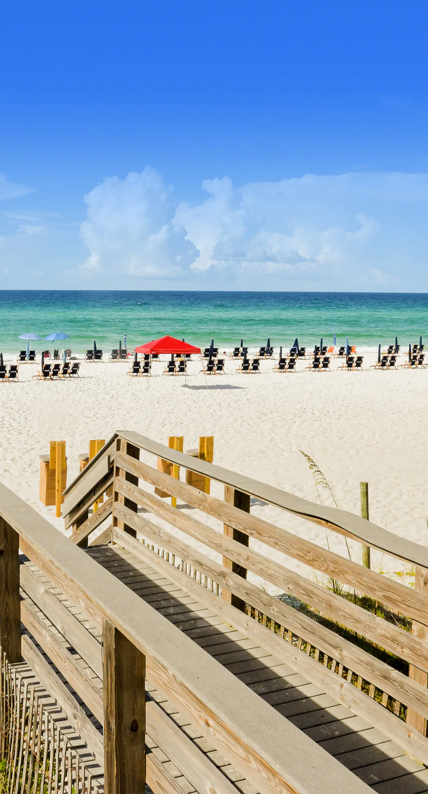 Gulf-view condo w/ corner balcony, shared pool, hot tub & easy beach access