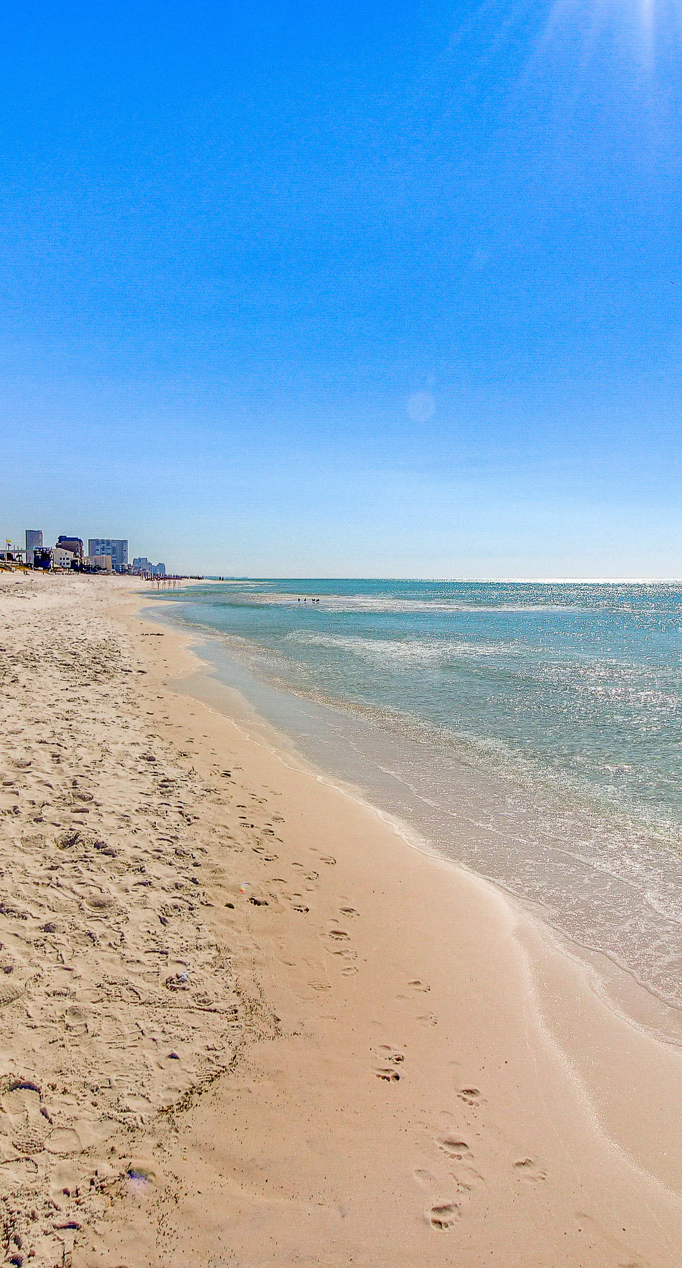 Gulf-view condo w/ corner balcony, shared pool, hot tub & easy beach access