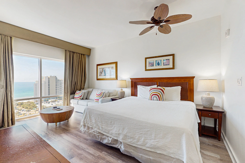 Cozy coastal efficiency with shared pool, hot tub & easy beach access