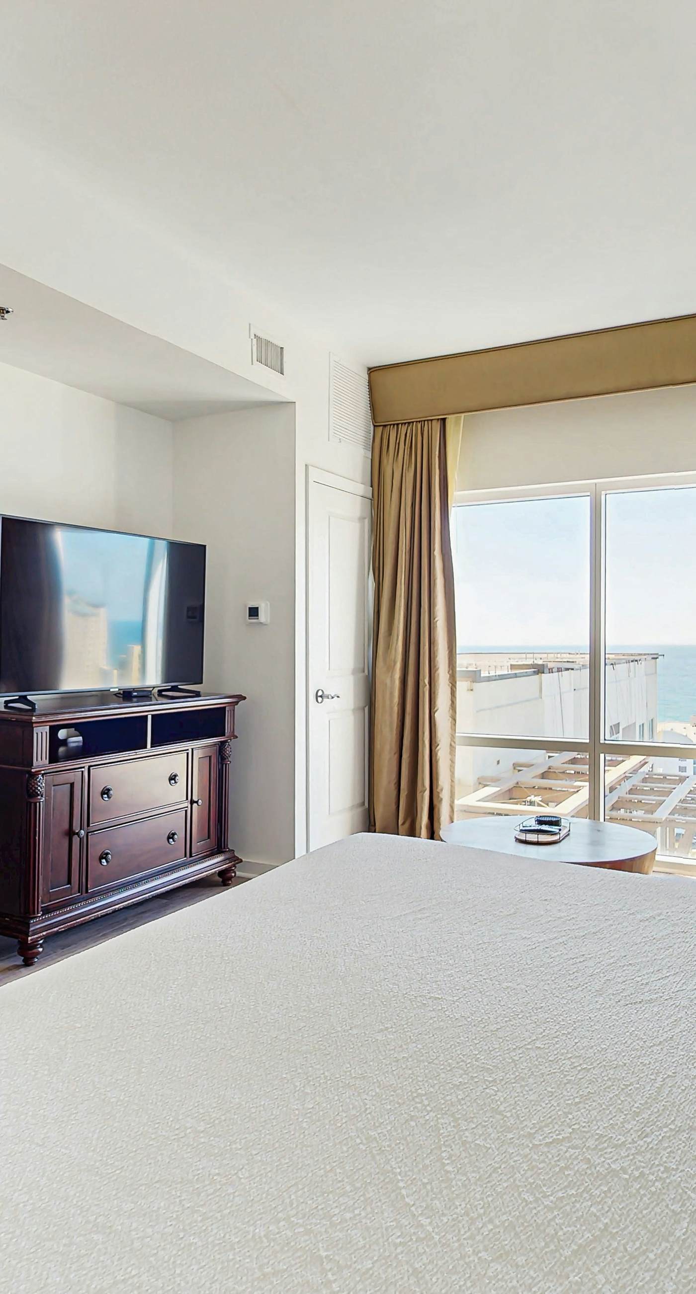 Cozy coastal efficiency with shared pool, hot tub & easy beach access