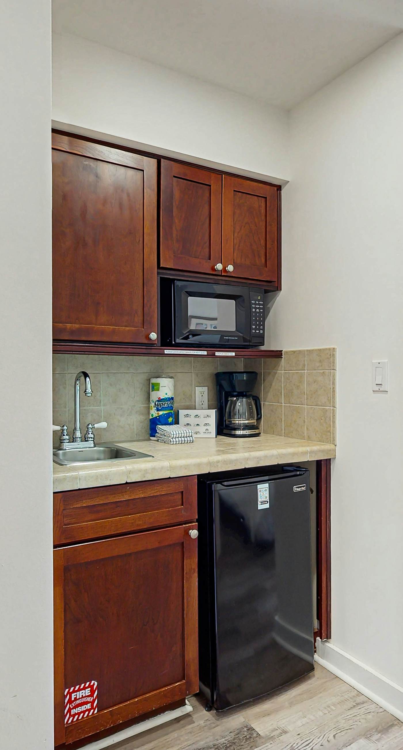 Cozy coastal efficiency with shared pool, hot tub & easy beach access