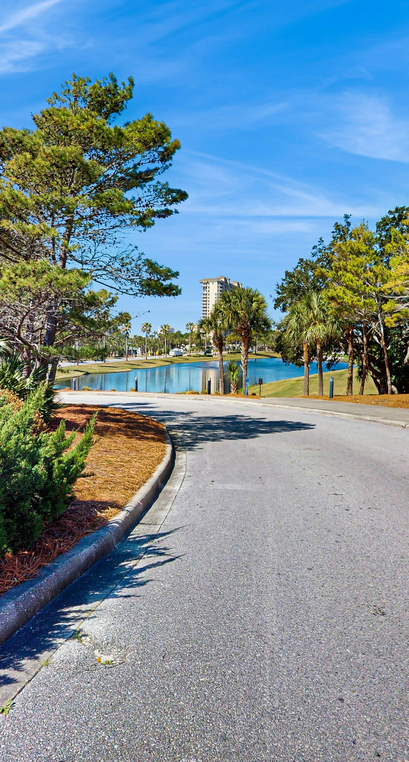 Cozy coastal efficiency with shared pool, hot tub & easy beach access