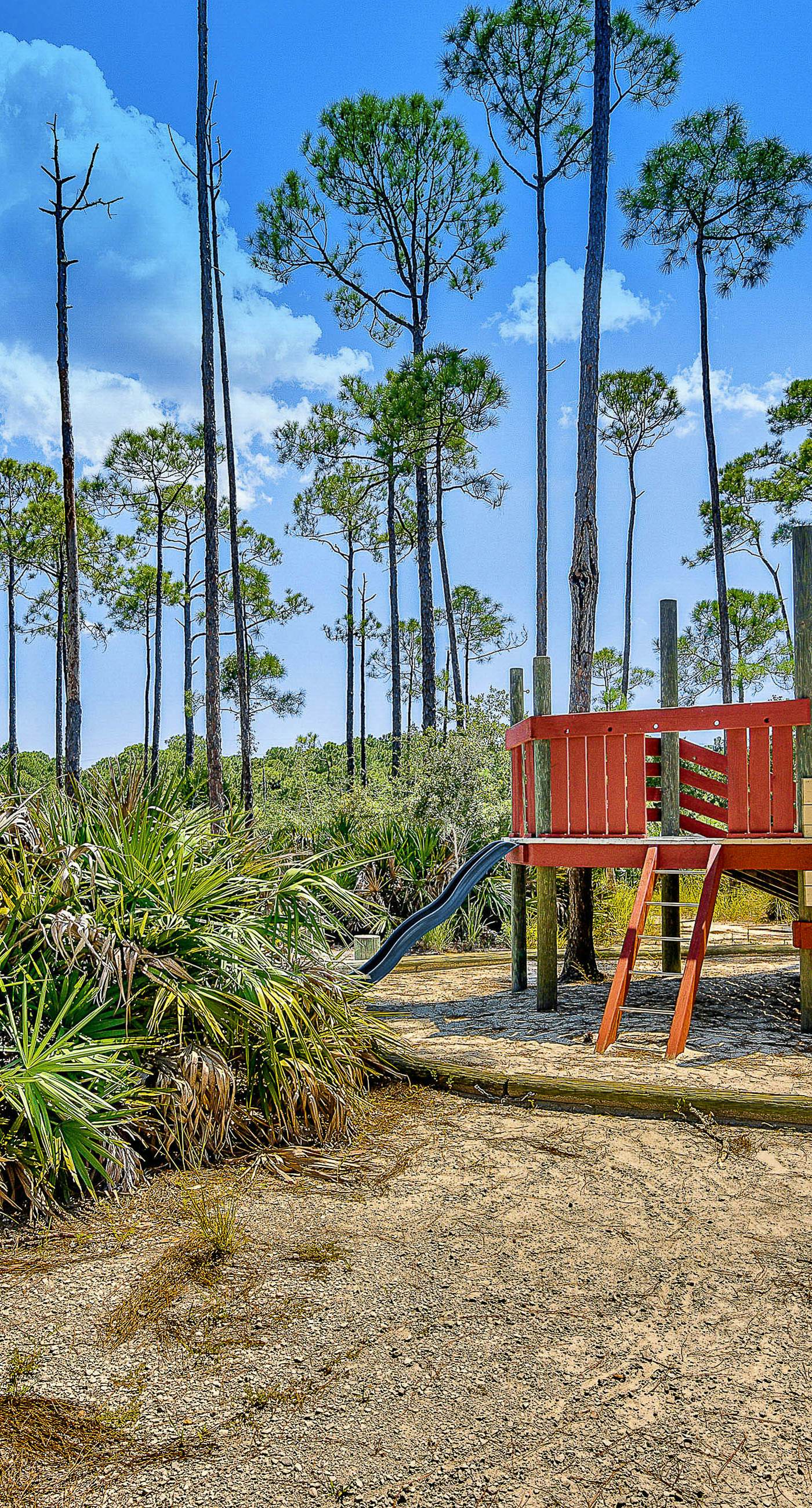 Cozy coastal efficiency with shared pool, hot tub & easy beach access