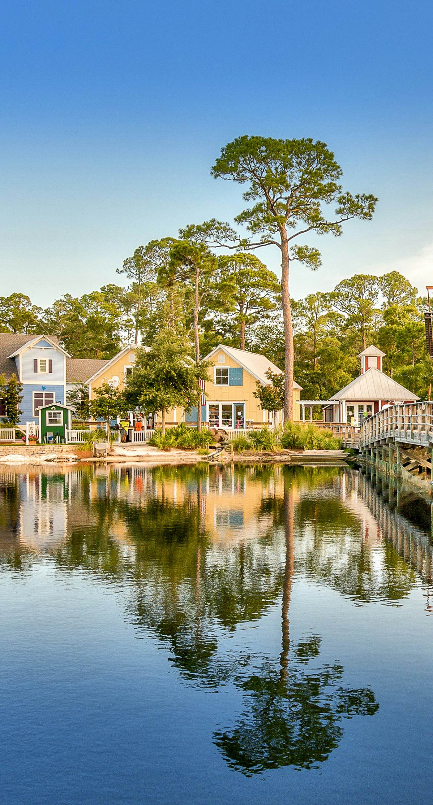 Cozy coastal efficiency with shared pool, hot tub & easy beach access