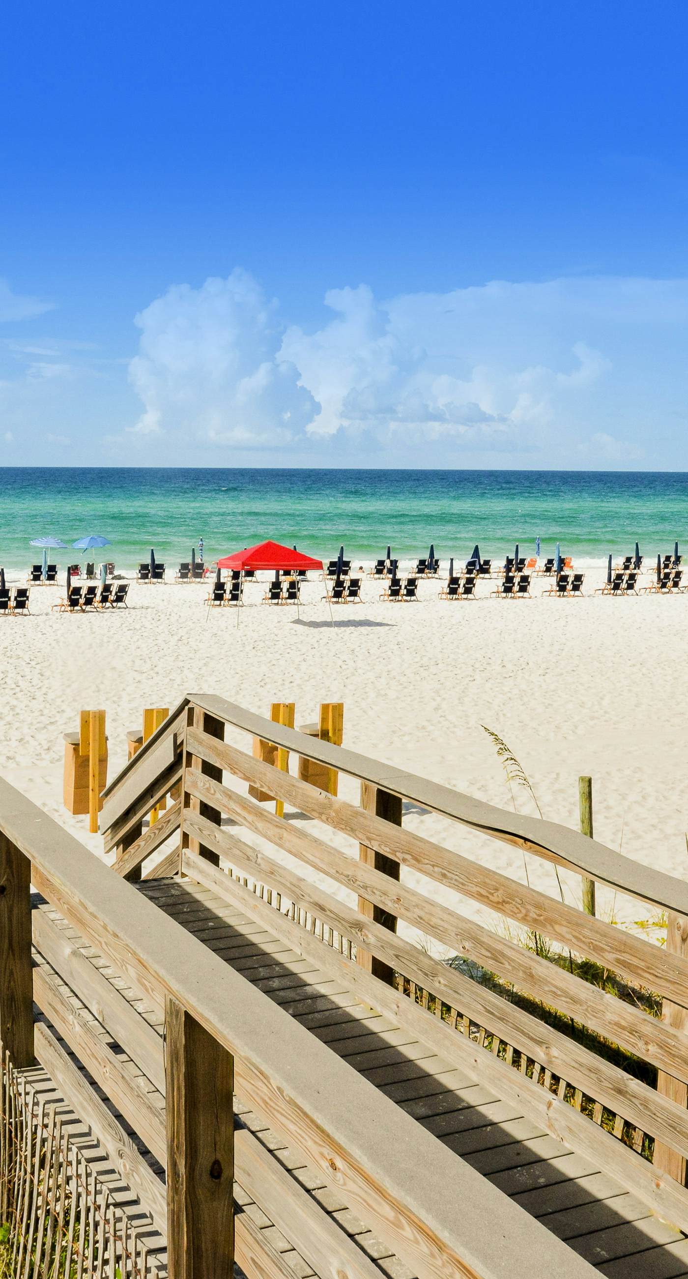 Cozy coastal efficiency with shared pool, hot tub & easy beach access