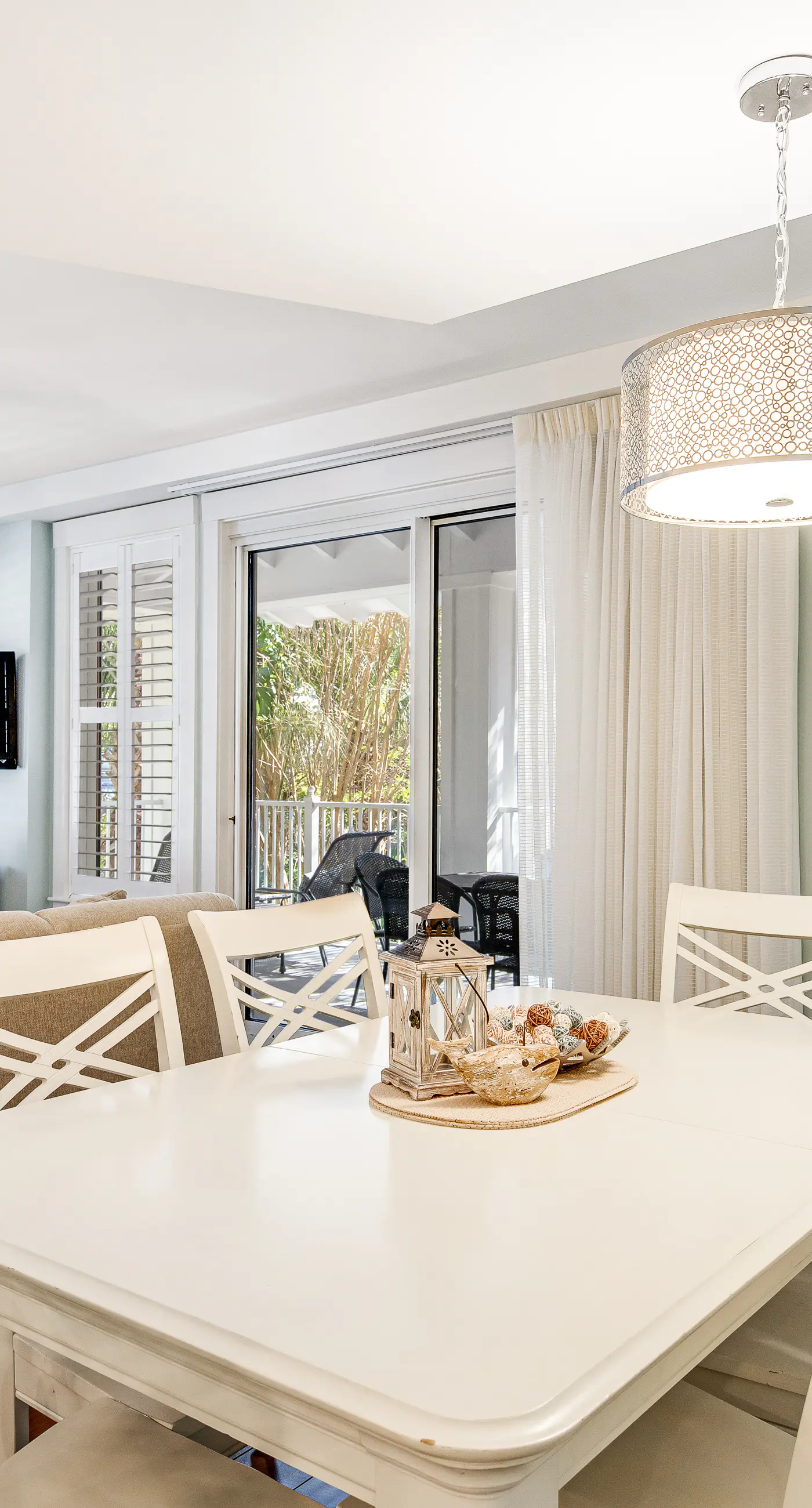 Waterfront condo with picture-perfect sunrises & shared pool,hot tub