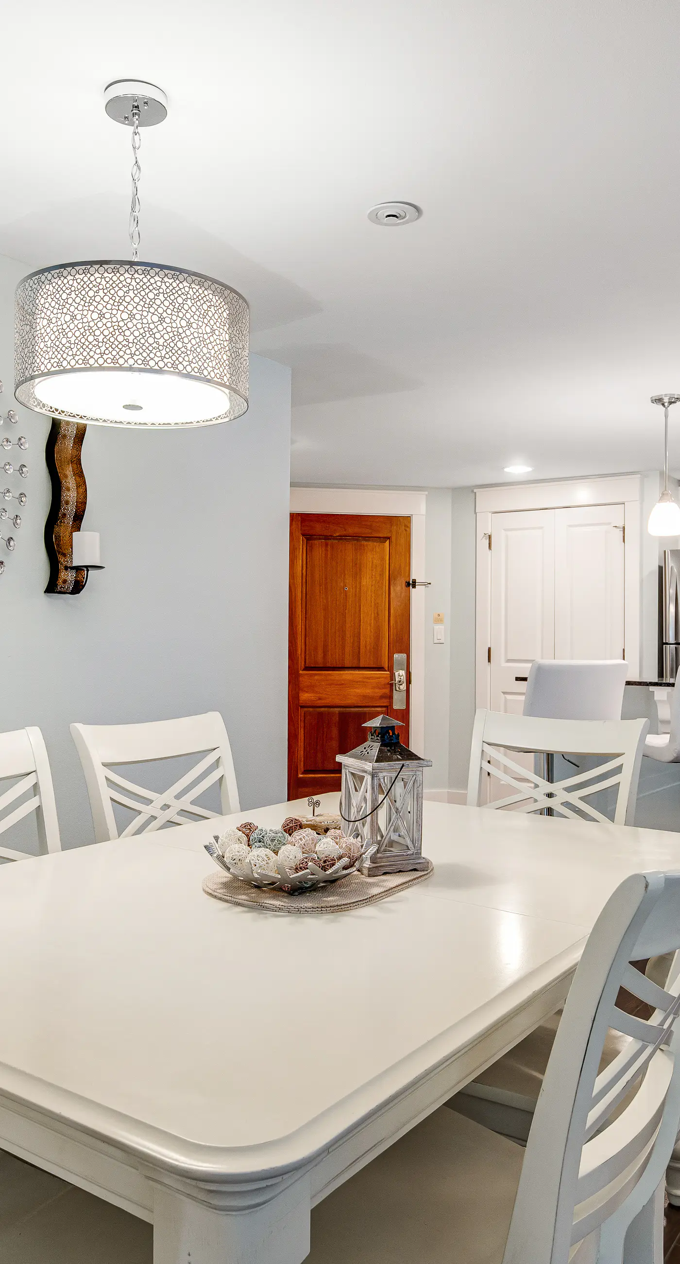 Waterfront condo with picture-perfect sunrises & shared pool,hot tub