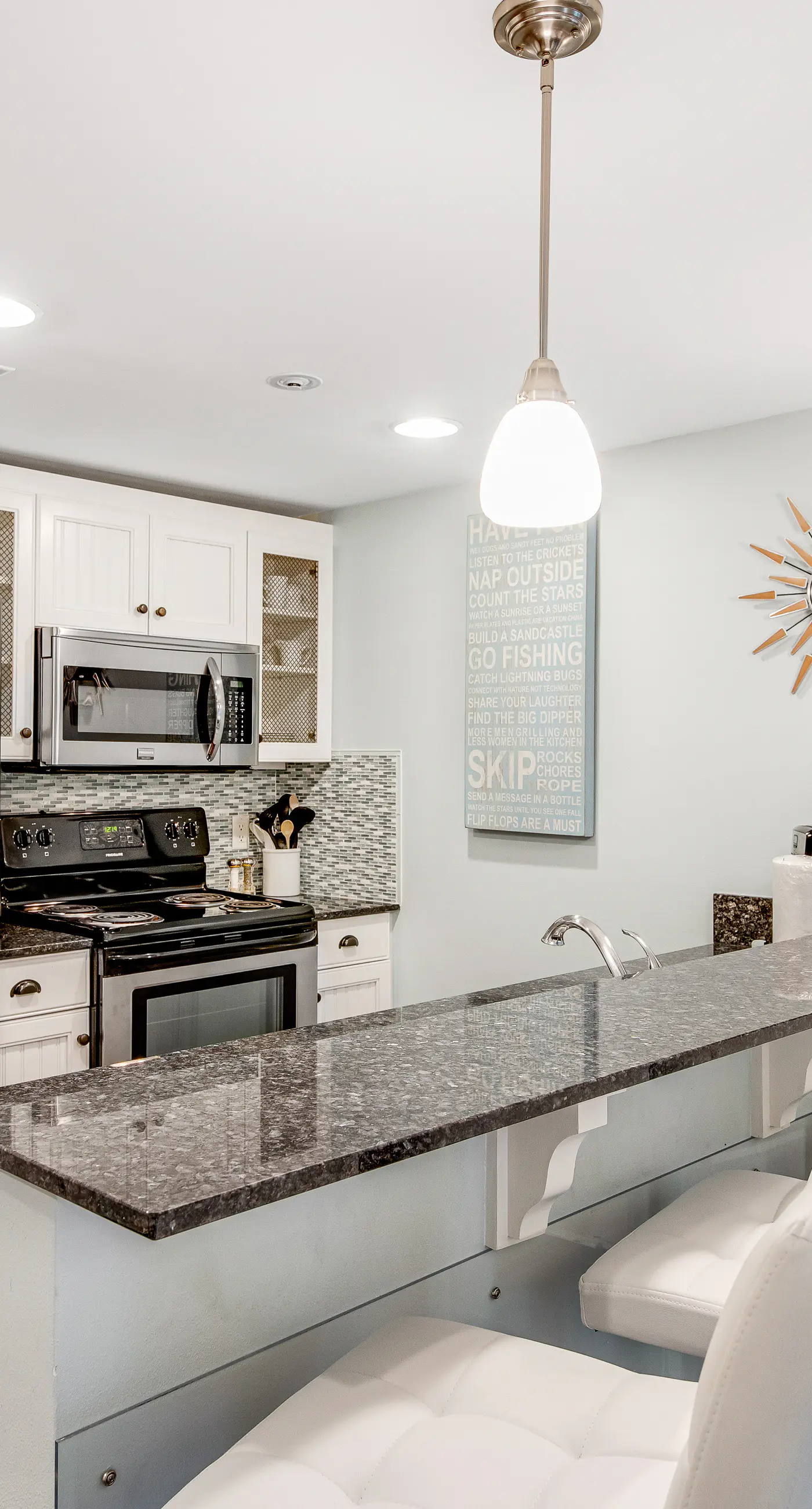 Waterfront condo with picture-perfect sunrises & shared pool,hot tub