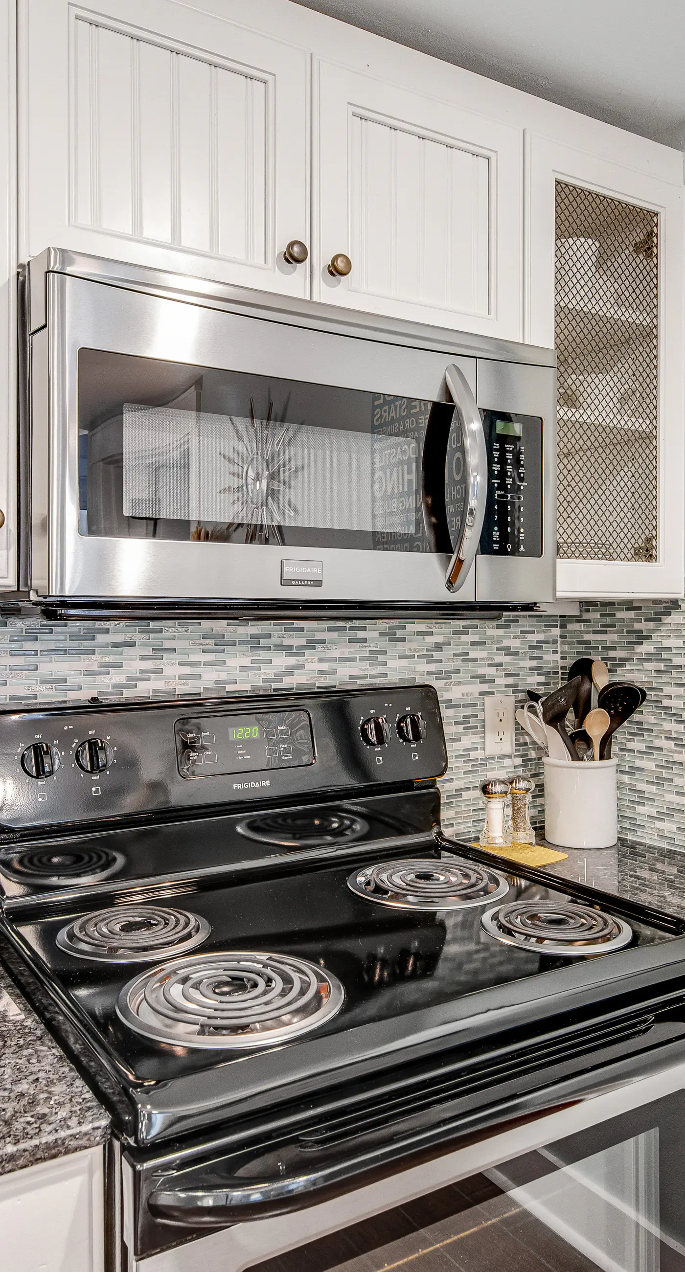 Waterfront condo with picture-perfect sunrises & shared pool,hot tub