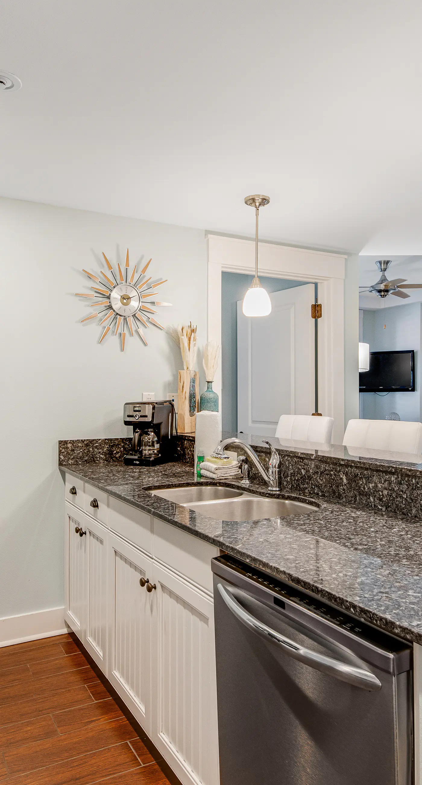 Waterfront condo with picture-perfect sunrises & shared pool,hot tub