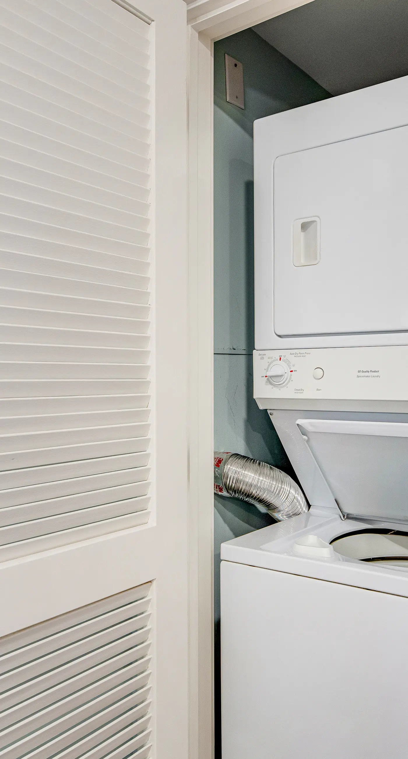 Waterfront condo with picture-perfect sunrises & shared pool,hot tub