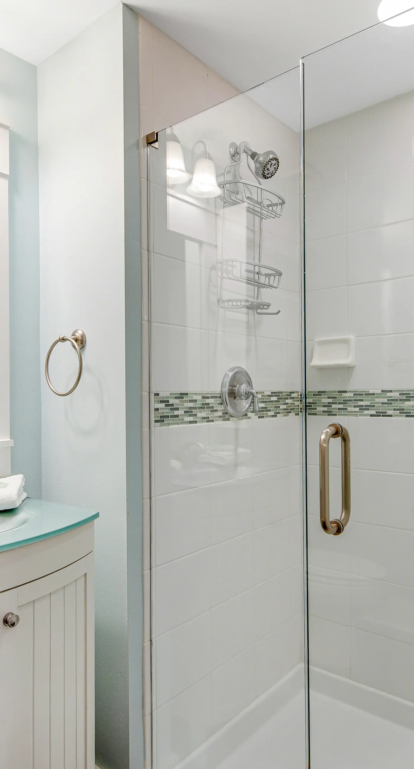 Waterfront condo with picture-perfect sunrises & shared pool,hot tub