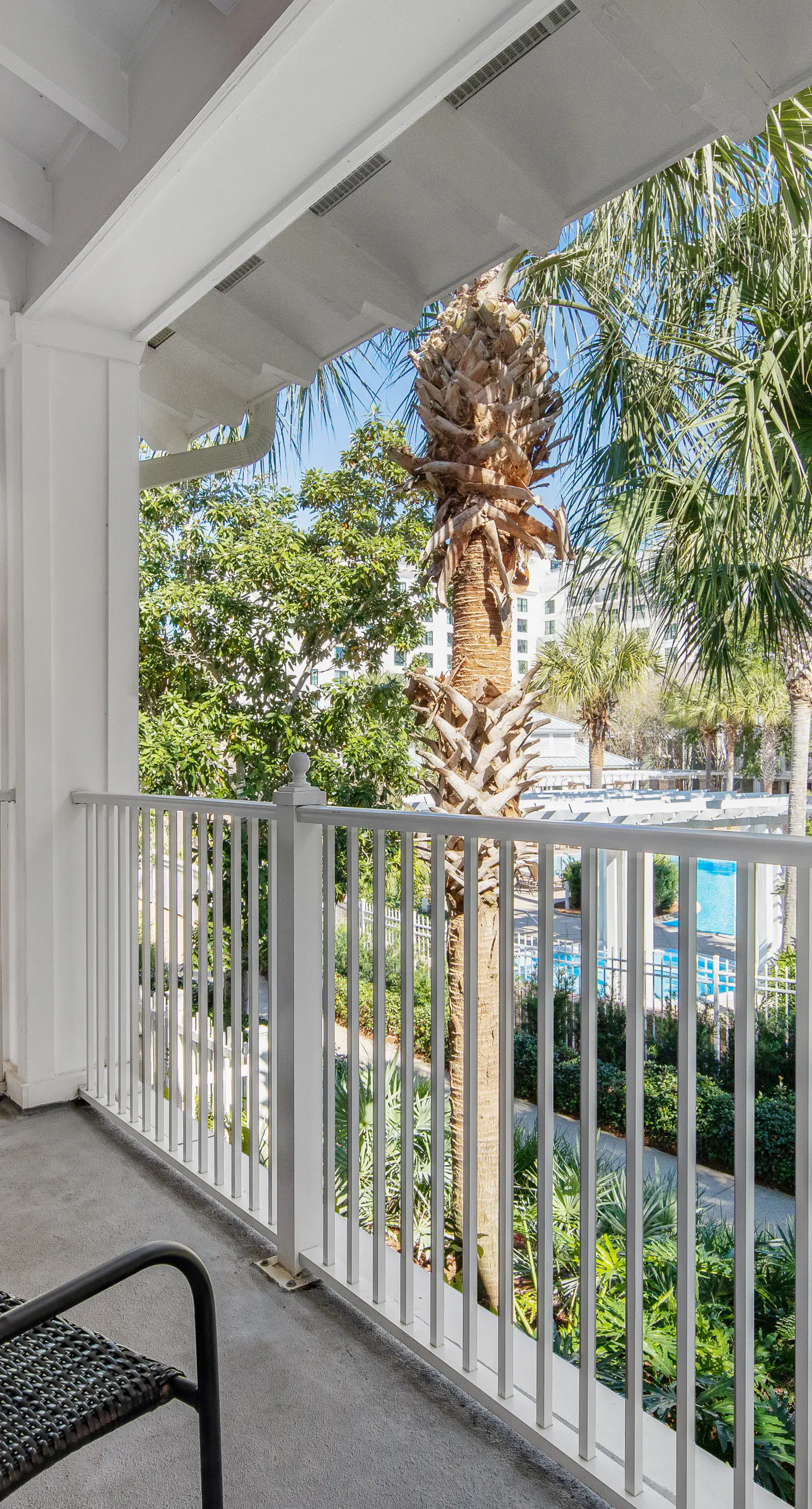 Waterfront condo with picture-perfect sunrises & shared pool,hot tub