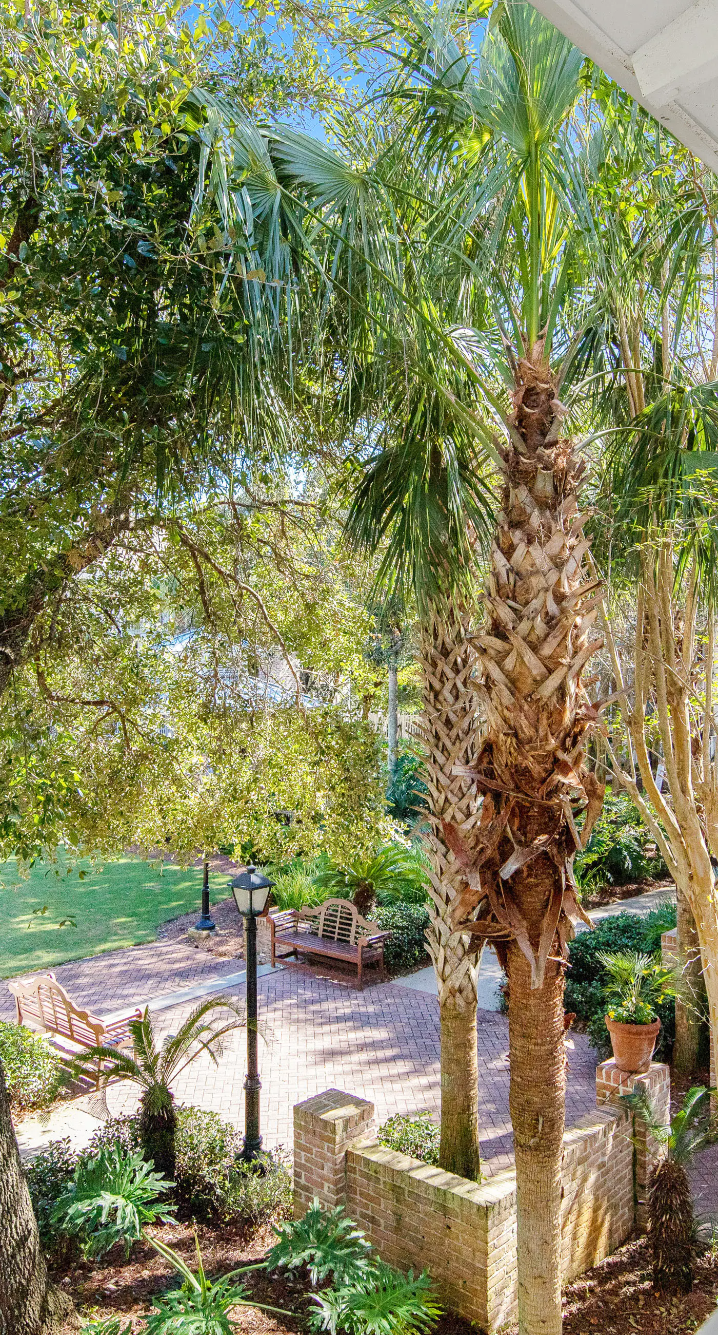 Waterfront condo with picture-perfect sunrises & shared pool,hot tub