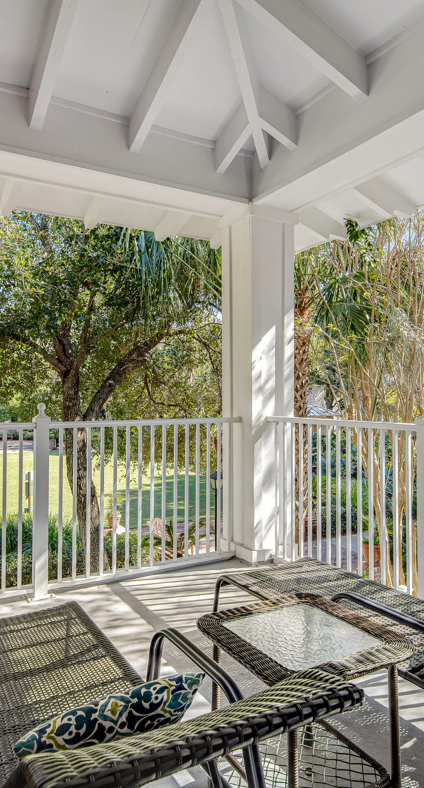 Waterfront condo with picture-perfect sunrises & shared pool,hot tub