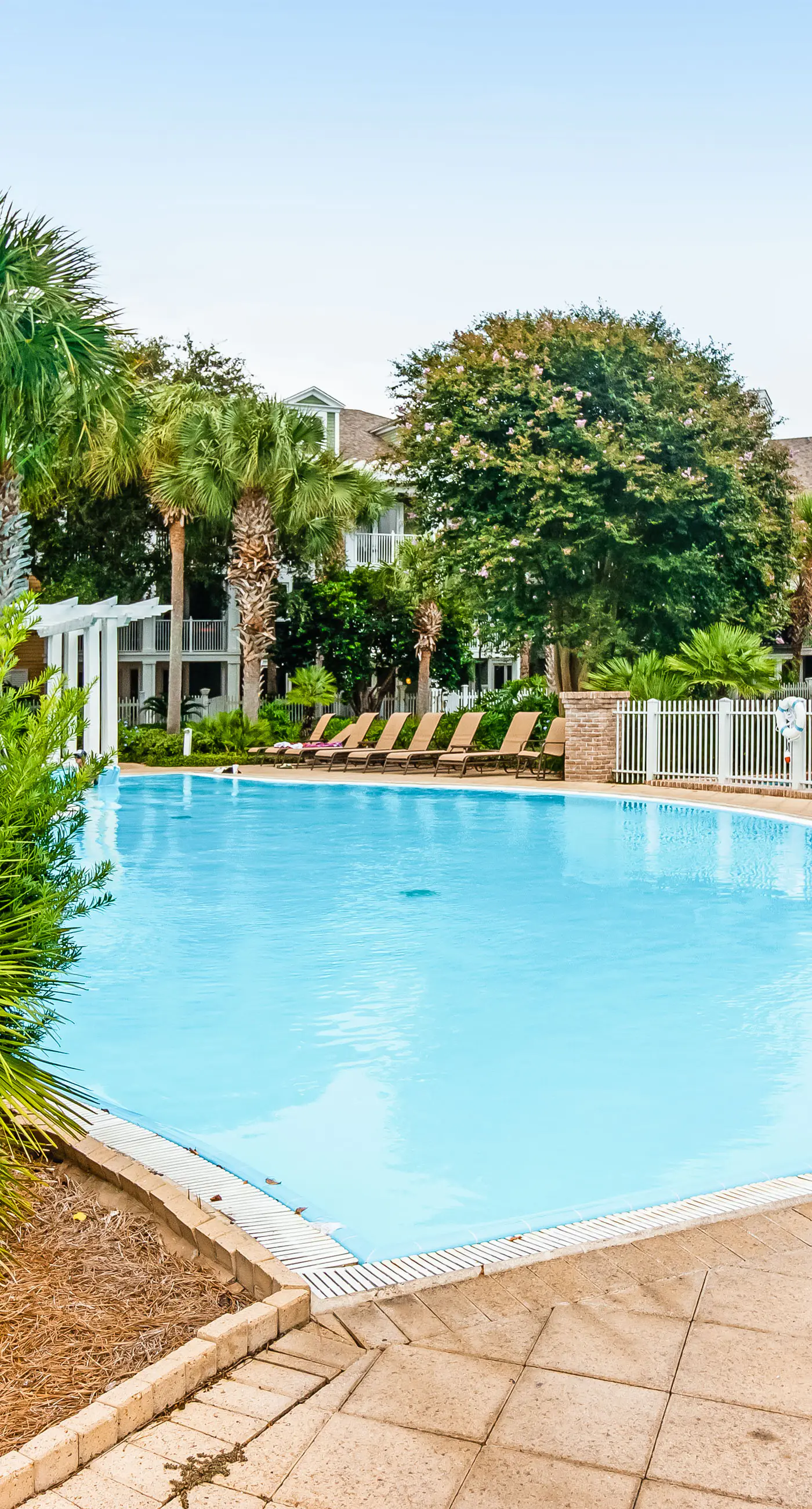 Waterfront condo with picture-perfect sunrises & shared pool,hot tub