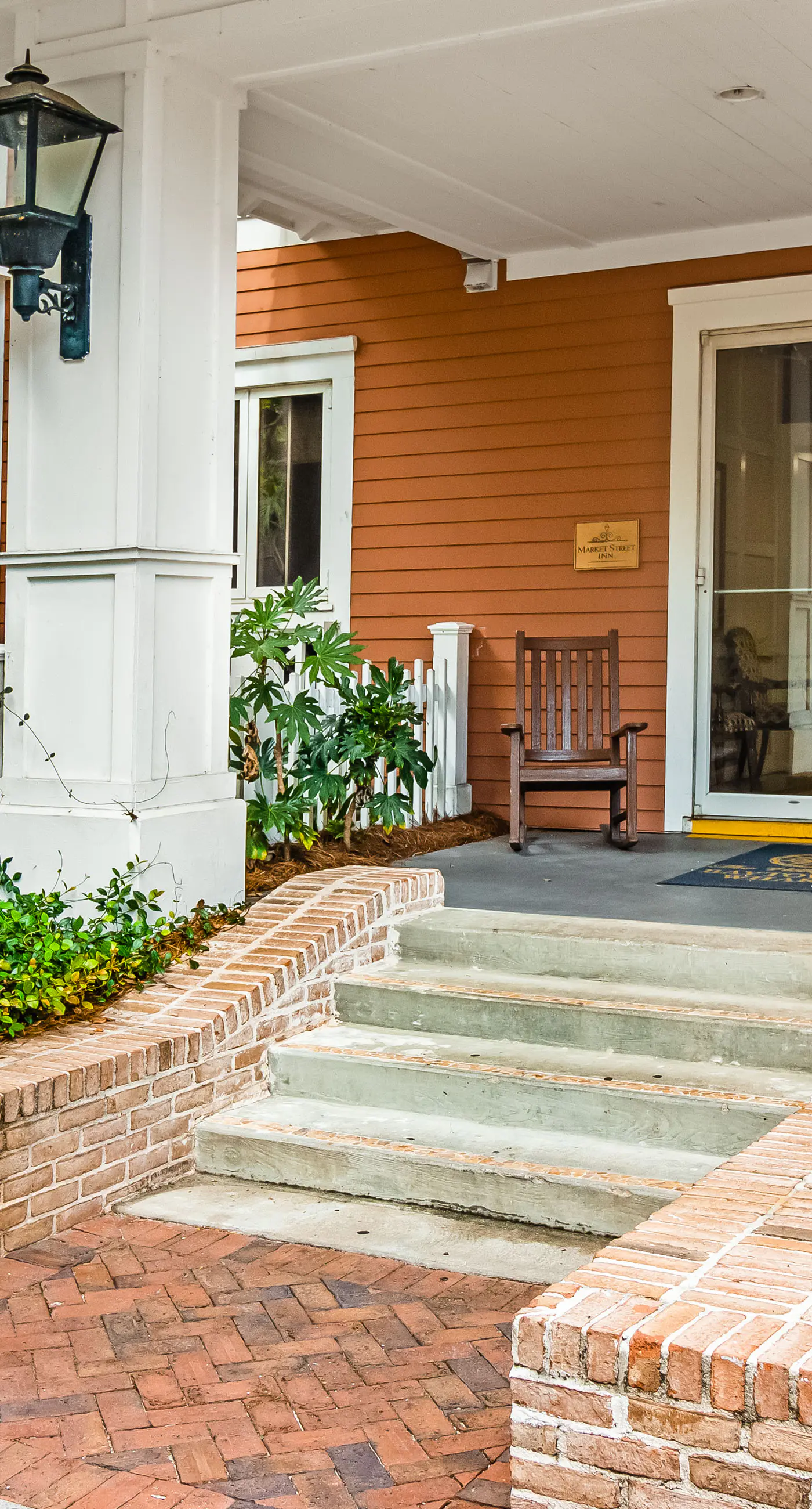 Waterfront condo with picture-perfect sunrises & shared pool,hot tub