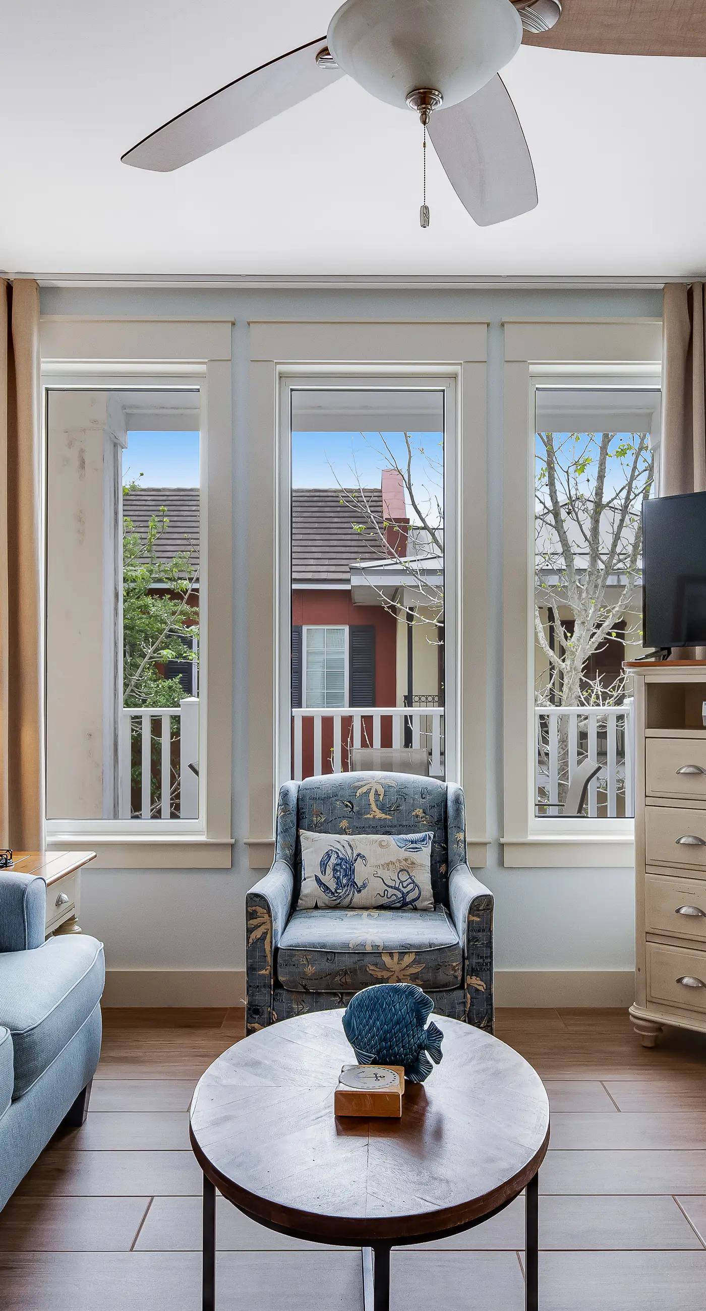 Beautiful condo with shared pool & hot tub, private W&D - near the beach