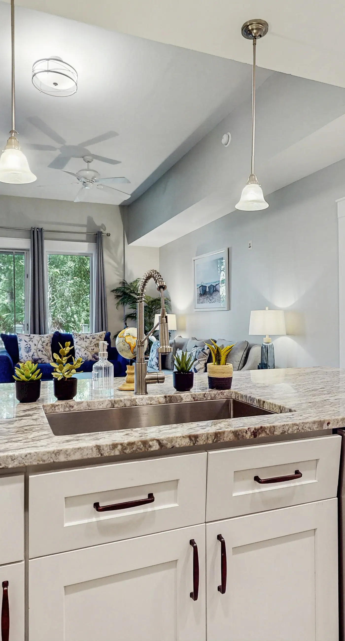 First-floor condo with a kitchen, patio, pool, hot tub, grill, & spa access