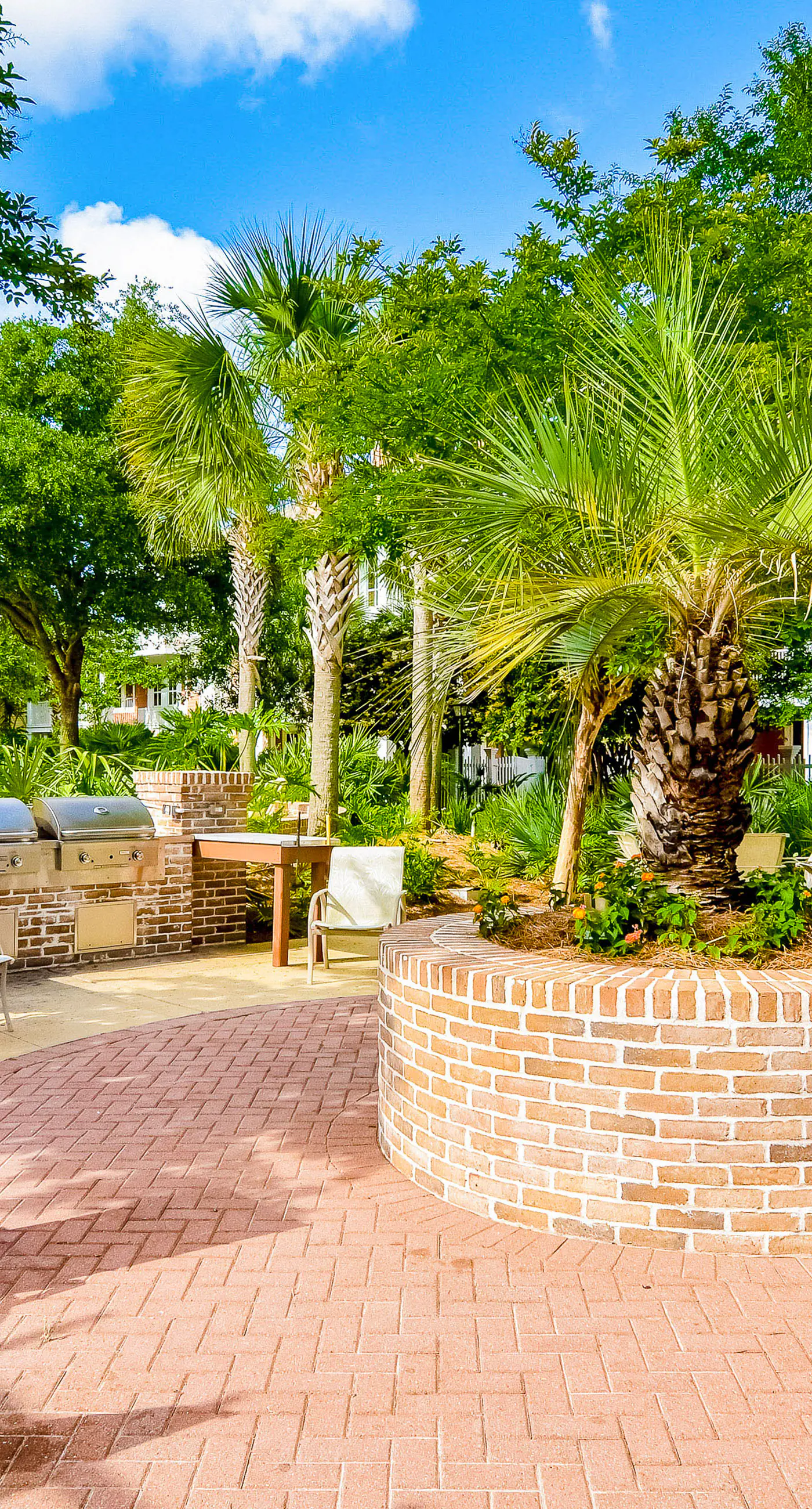 First-floor condo with a kitchen, patio, pool, hot tub, grill, & spa access