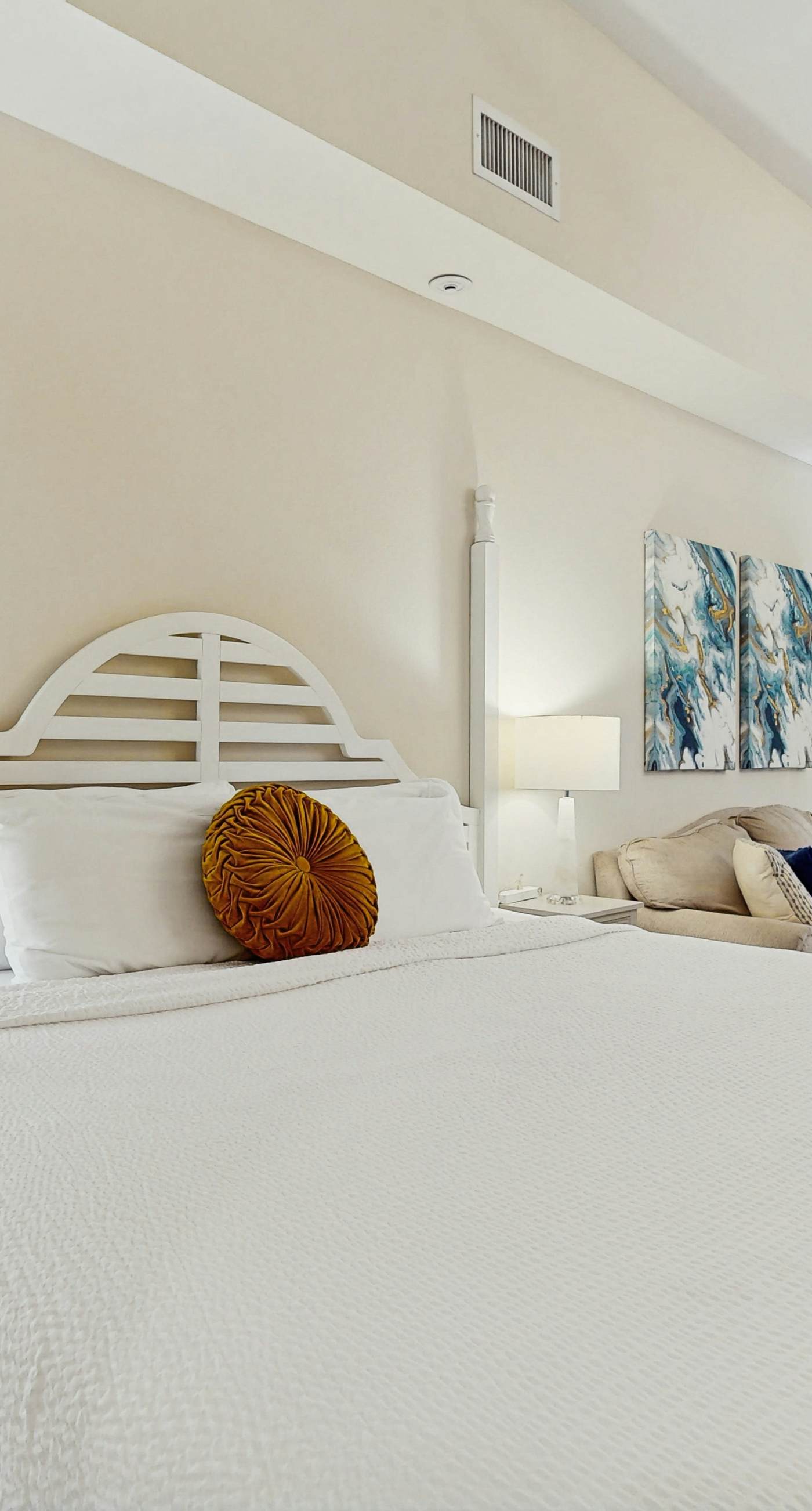 Pleasant studio at The Baytowne Wharf w/ shared pool, hot tub, shopping, & events