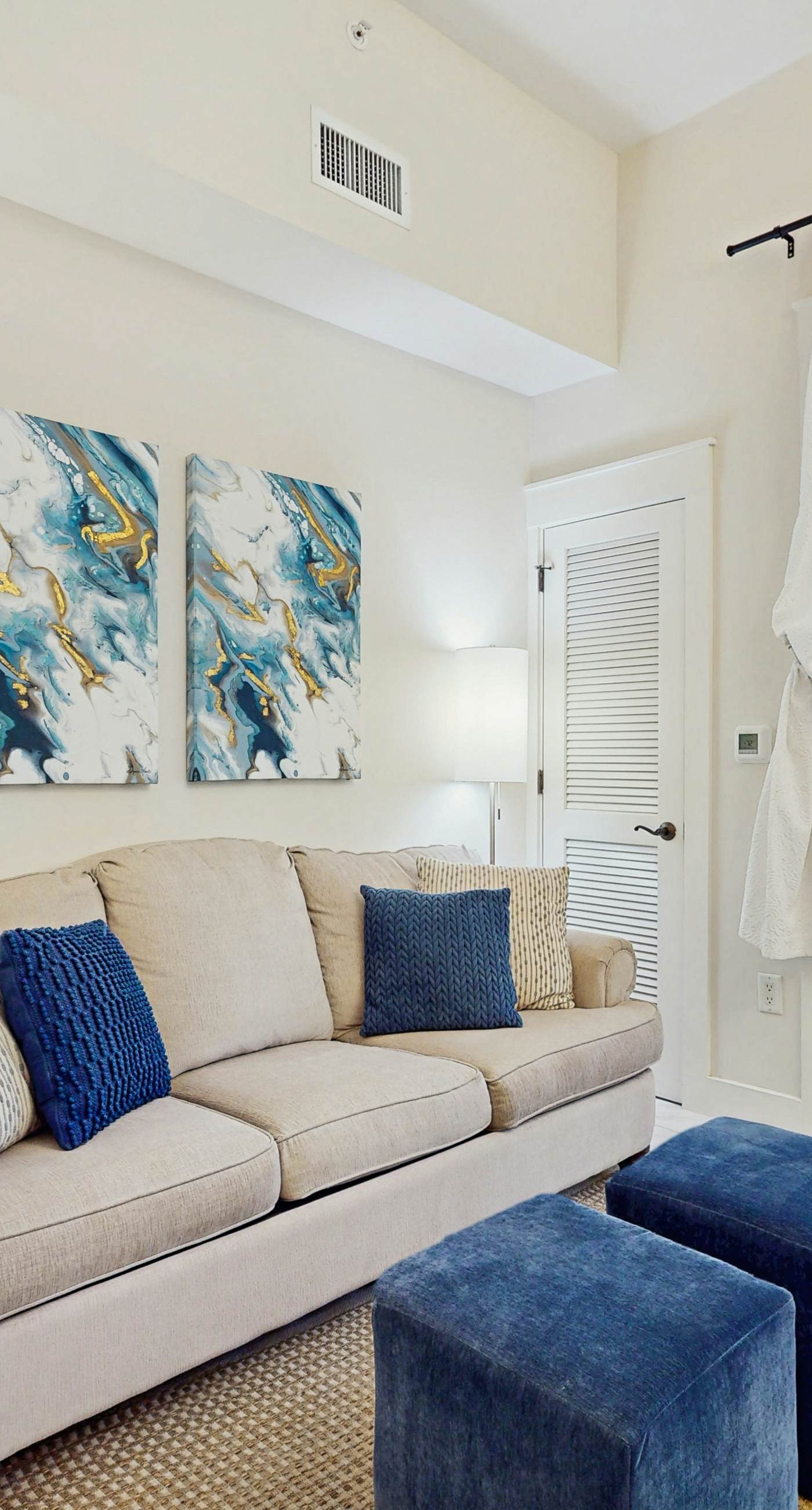 Pleasant studio at The Baytowne Wharf w/ shared pool, hot tub, shopping, & events