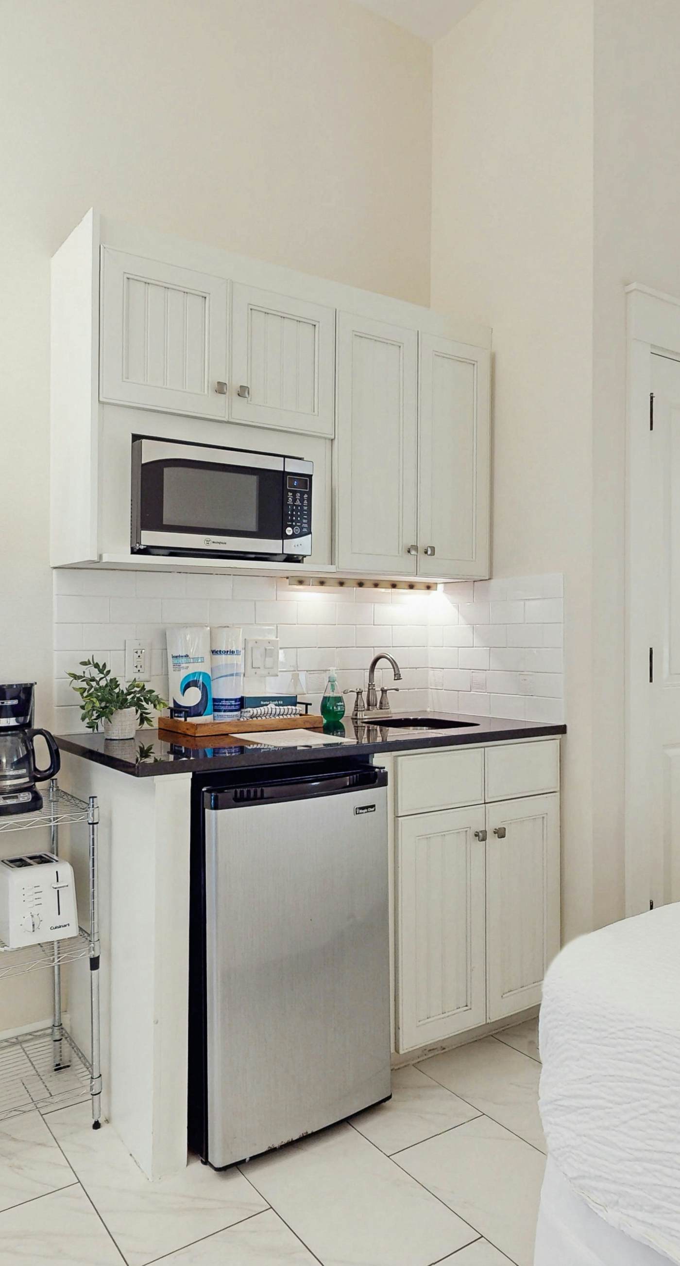 Pleasant studio at The Baytowne Wharf w/ shared pool, hot tub, shopping, & events