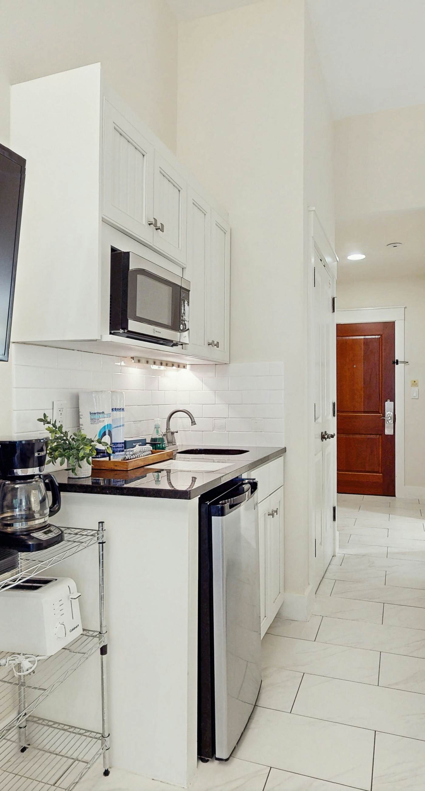 Pleasant studio at The Baytowne Wharf w/ shared pool, hot tub, shopping, & events