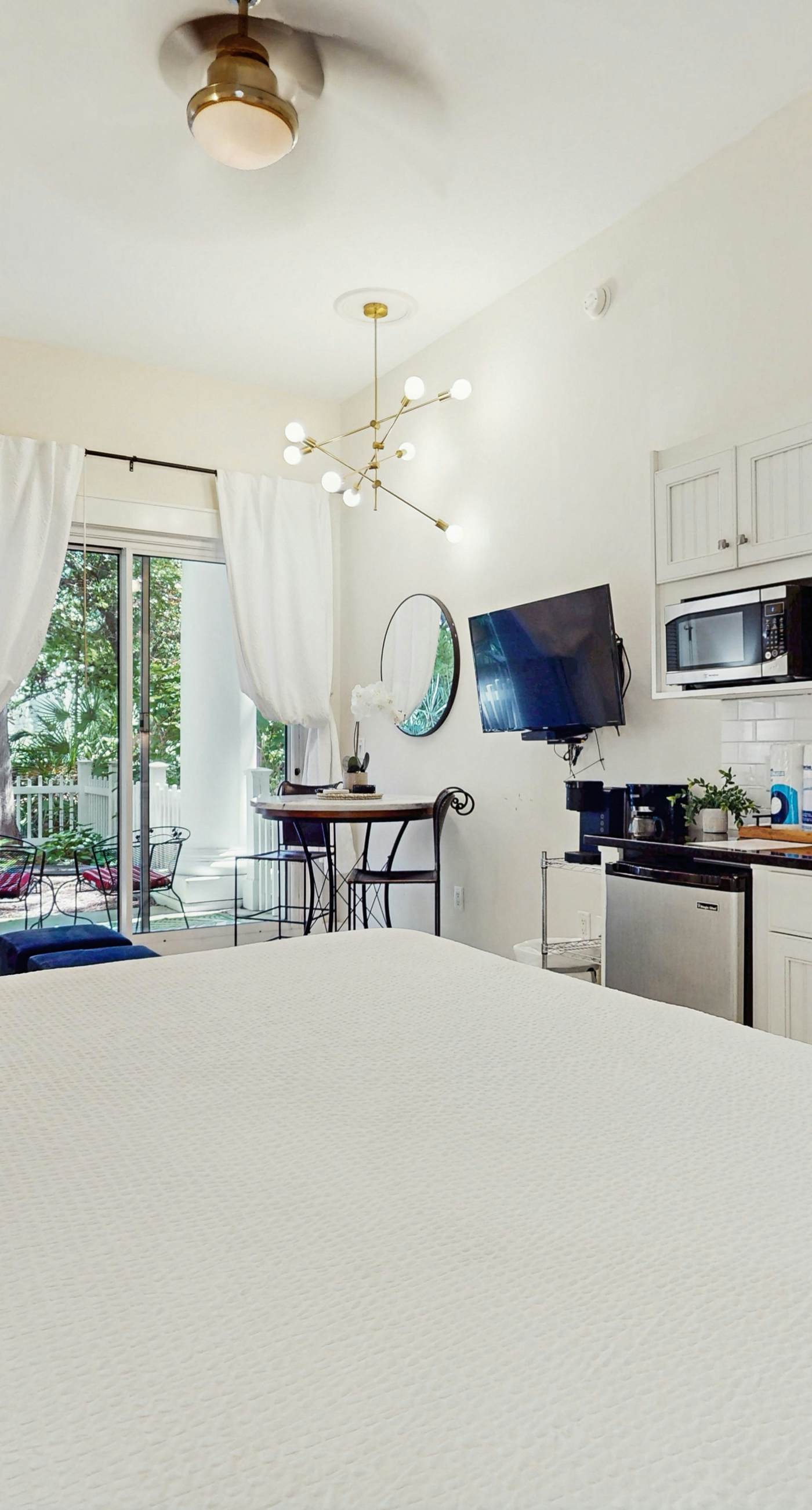 Pleasant studio at The Baytowne Wharf w/ shared pool, hot tub, shopping, & events